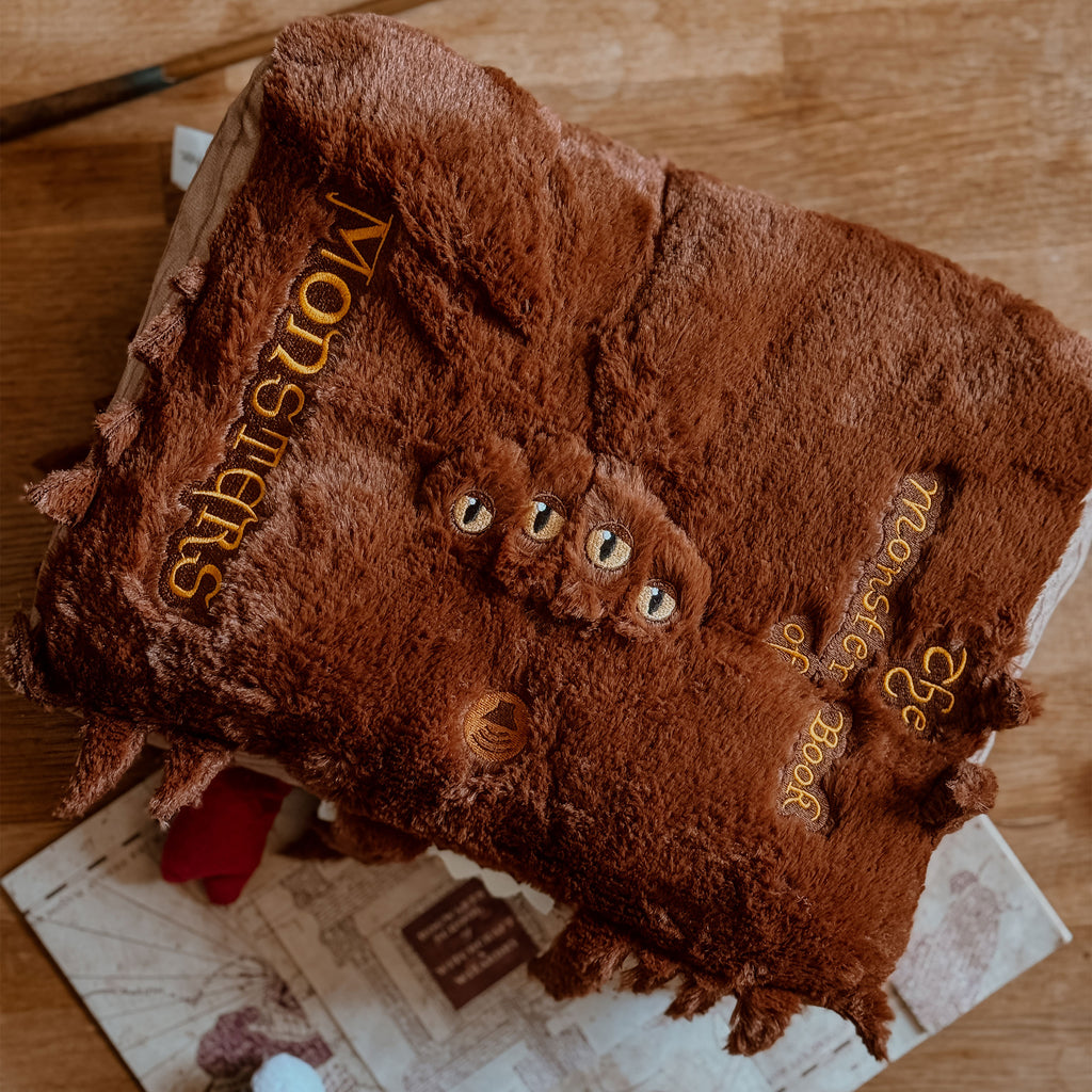 Zdjęcie produktu Pluszowa Potworna Księga Potworów z dźwiękiem - Harry Potter