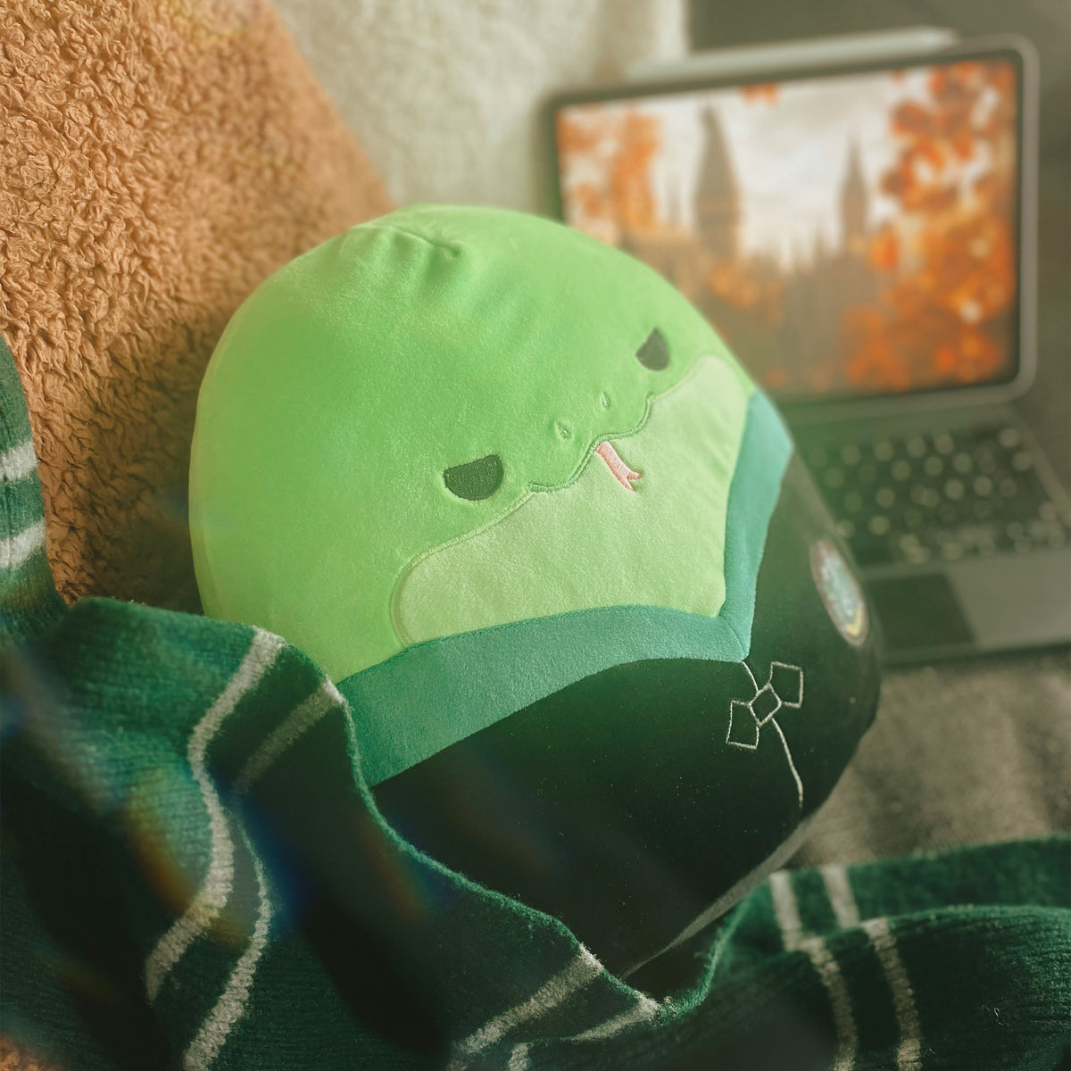 Zdjęcie produktu Harry Potter - Wąż Slytherin w szacie Squishmallows Pluszowa Figurka