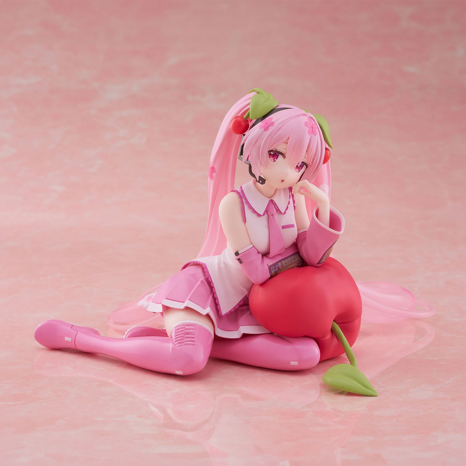 Zdjęcie produktu Hatsune Miku - Sakura Miku Desktop Cute Figurka Cherry Cushion Version