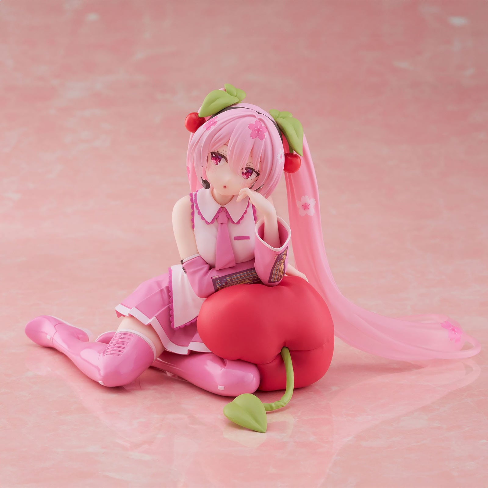 Zdjęcie produktu Hatsune Miku - Sakura Miku Desktop Cute Figurka Cherry Cushion Version