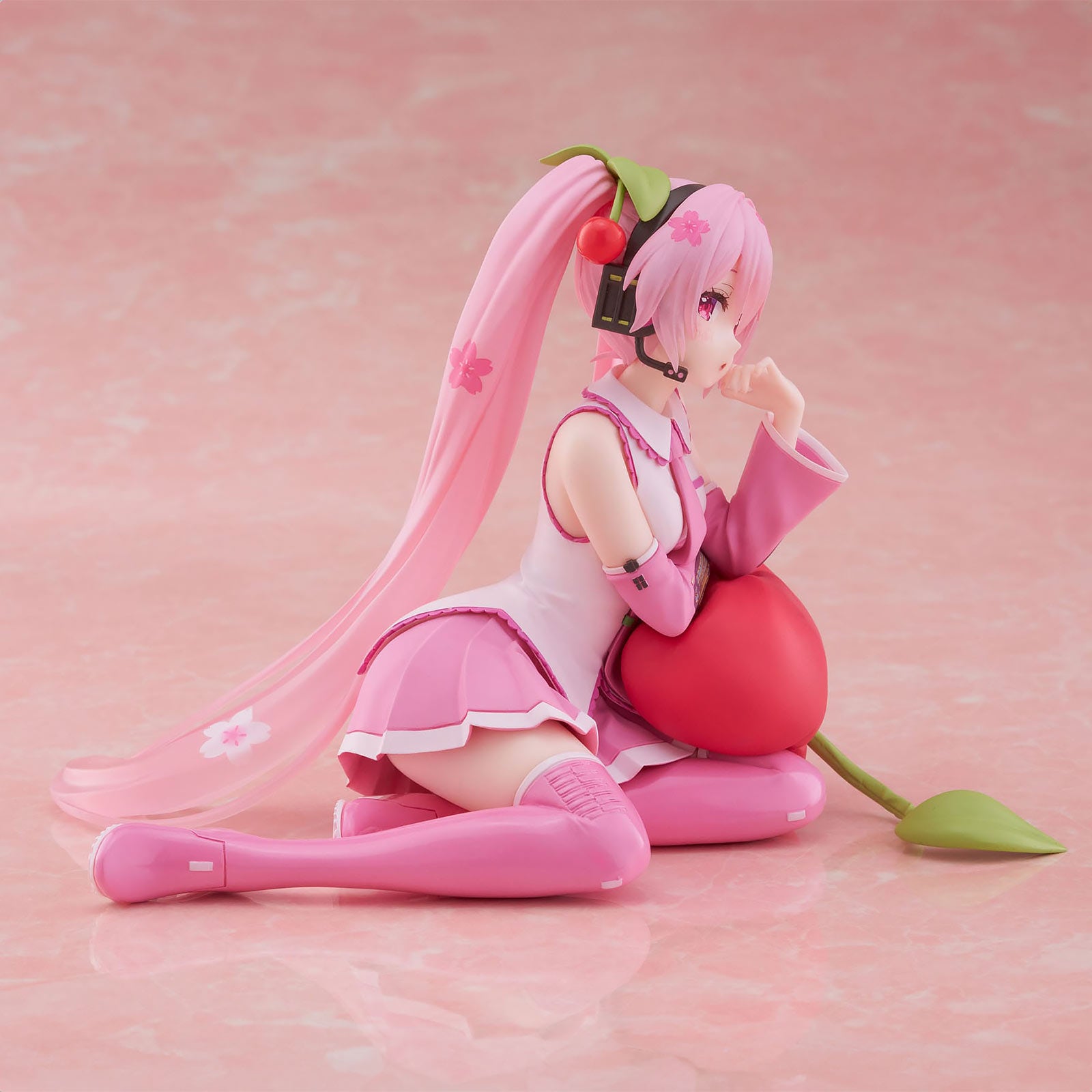Zdjęcie produktu Hatsune Miku - Sakura Miku Desktop Cute Figurka Cherry Cushion Version