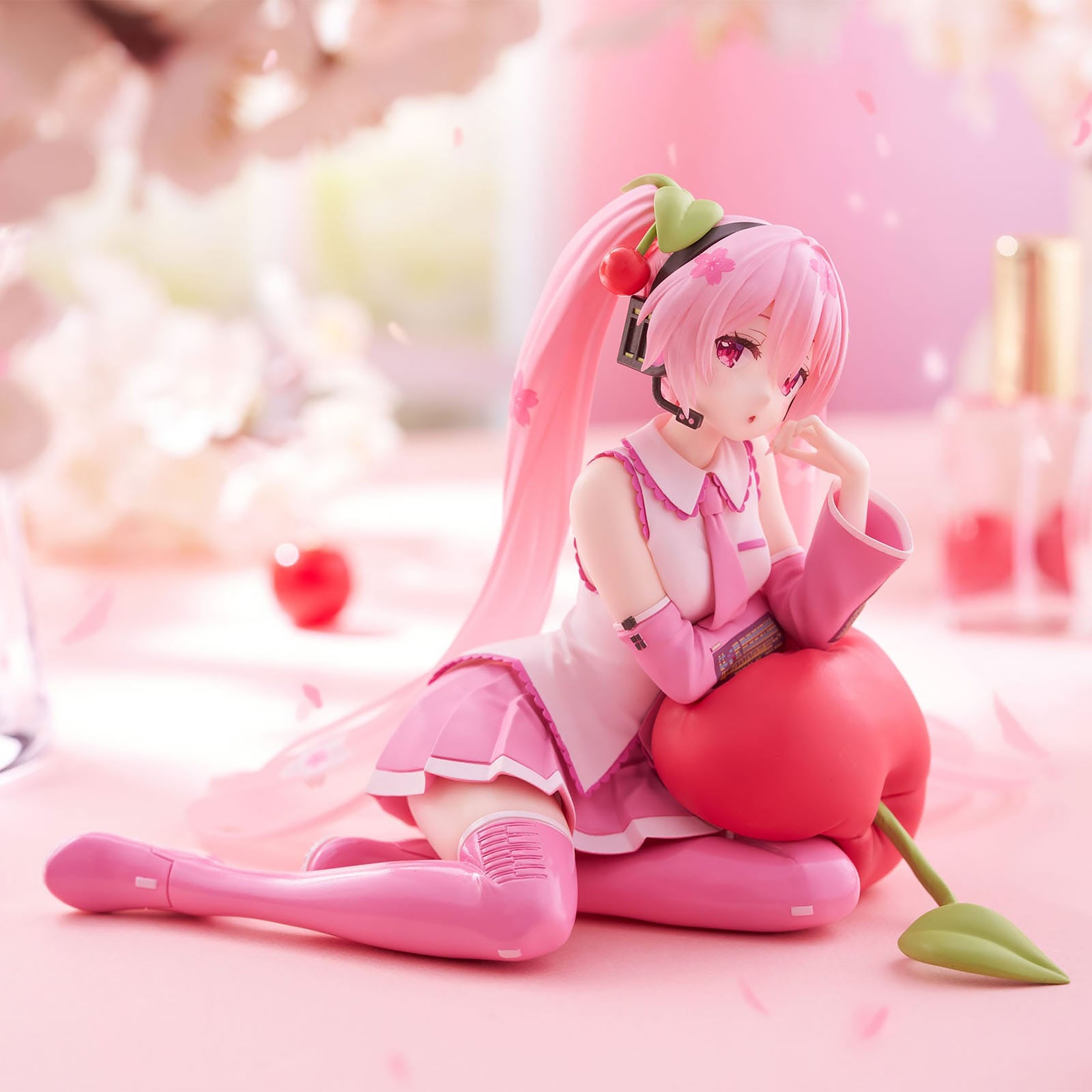 Zdjęcie produktu Hatsune Miku - Sakura Miku Desktop Cute Figurka Cherry Cushion Version