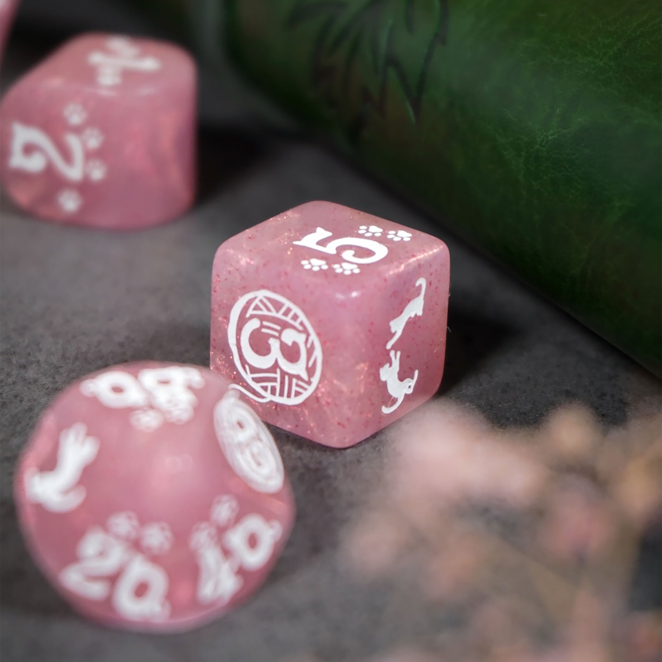 Zdjęcie produktu Cats - Daisy Glitter RPG Zestaw Kości 7-częściowy