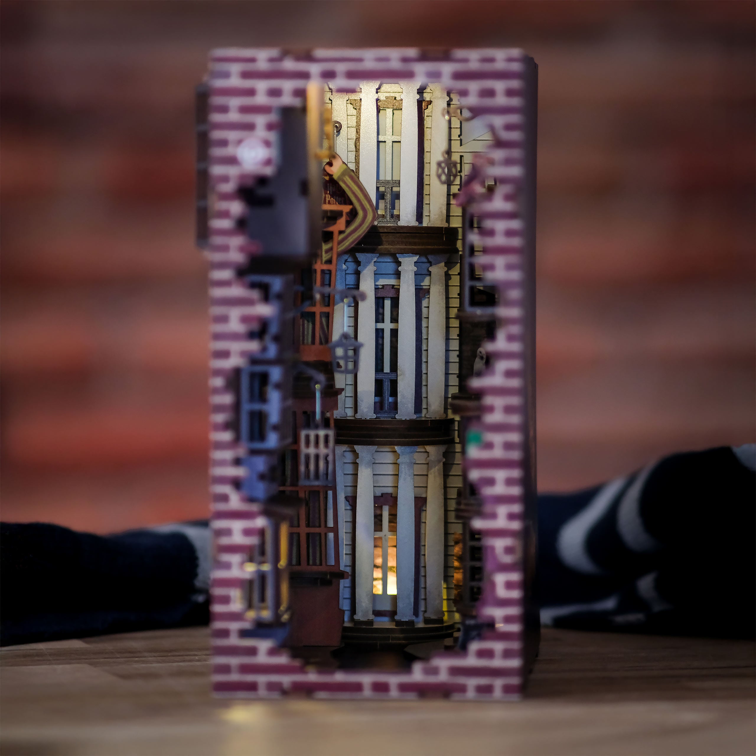 Product image Harry Potter - Diagon Alley Book Nook Model Kit Wood