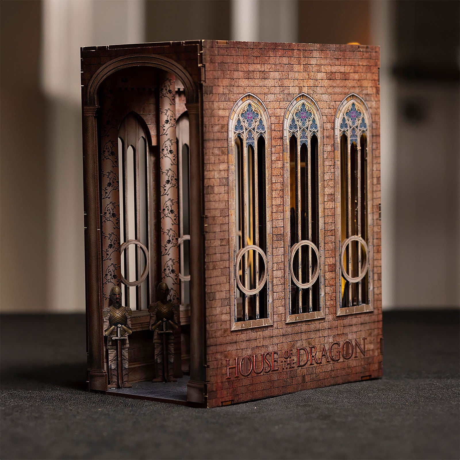 Zdjęcie produktu Game of Thrones - Żelazny Tron Book Nook Drewniany Zestaw Modelarski