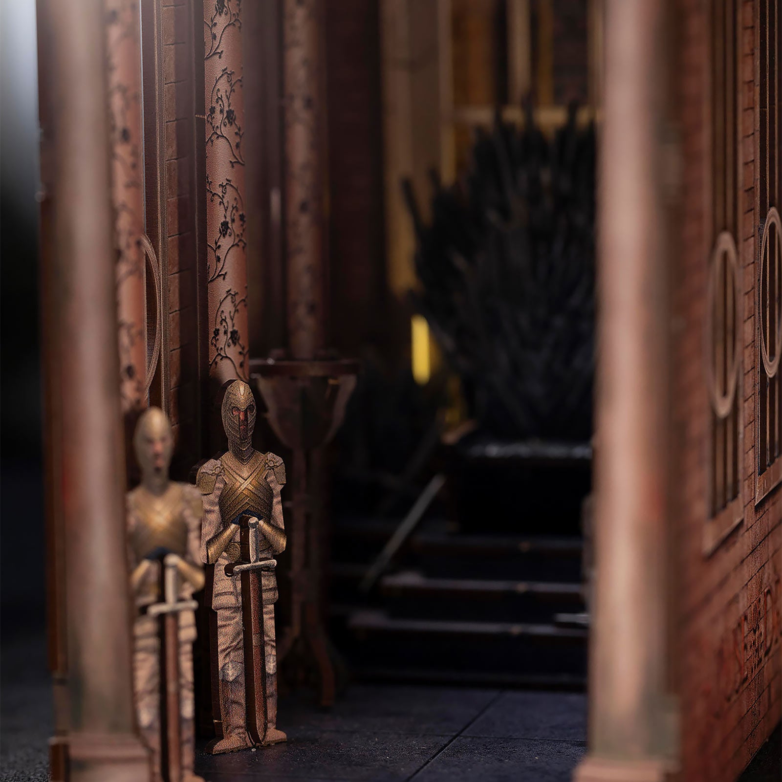 Zdjęcie produktu Game of Thrones - Żelazny Tron Book Nook Drewniany Zestaw Modelarski