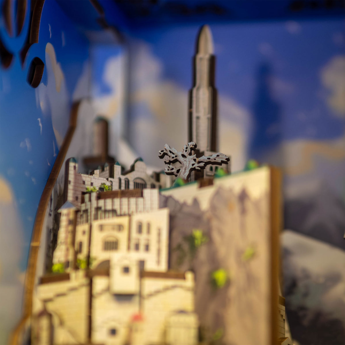 Zdjęcie produktu Władca Pierścieni - Minas Tirith Book Nook drewniany zestaw modelarski