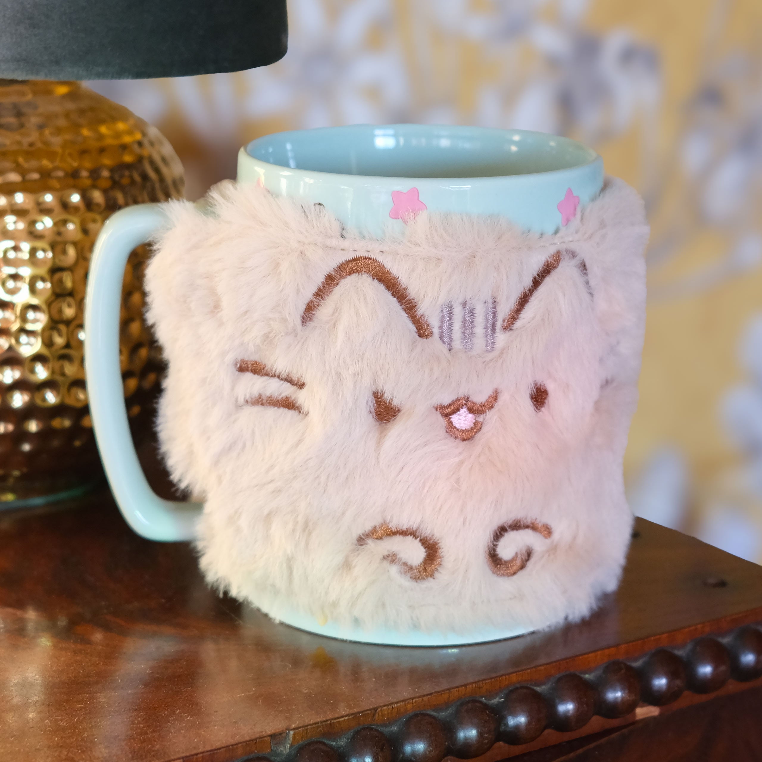 Zdjęcie produktu Pusheen - kubek z pluszowym pokrowcem
