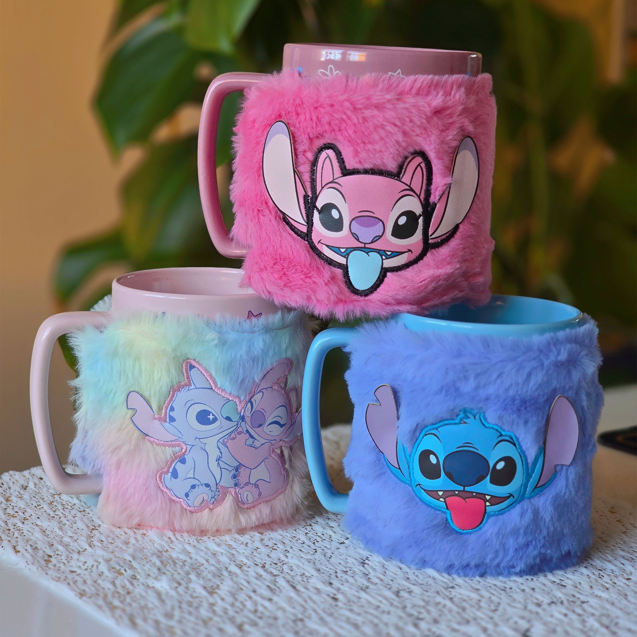 Zdjęcie produktu Kubek Stitch i Angel z pluszowym pokrowcem - Lilo & Stitch