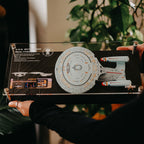 Zdjęcie produktu Tablica ścienna Enterprise NCC-1701-D z repliką modelu - Star Trek
