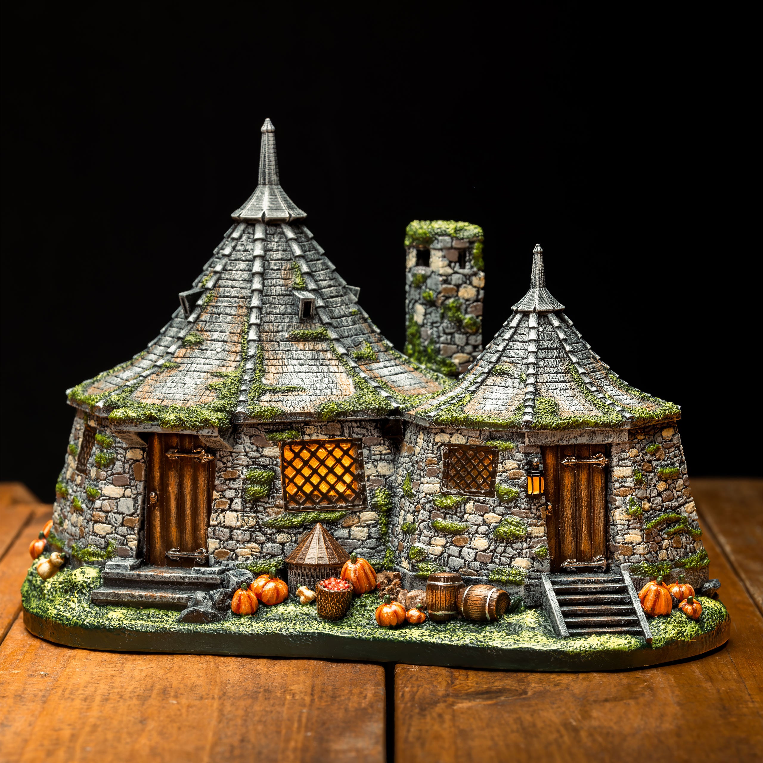 Zdjęcie produktu Harry Potter - Miniaturowa replika chatki Hagrida z oświetleniem LED