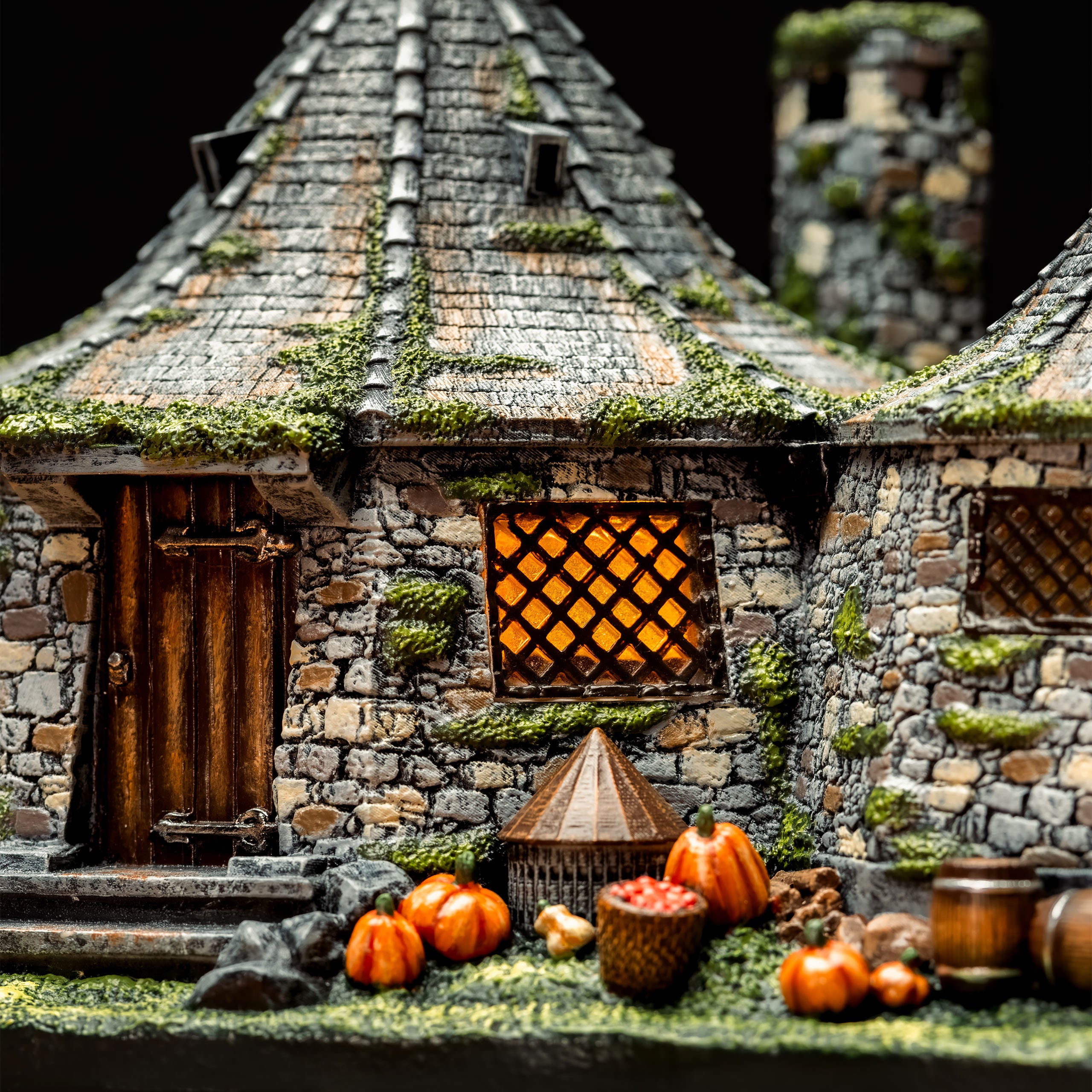Zdjęcie produktu Harry Potter - Miniaturowa replika chatki Hagrida z oświetleniem LED