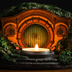 Zdjęcie produktu Władca Pierścieni - Świecznik na podgrzewacze diorama Nory Hobbita (Shire)