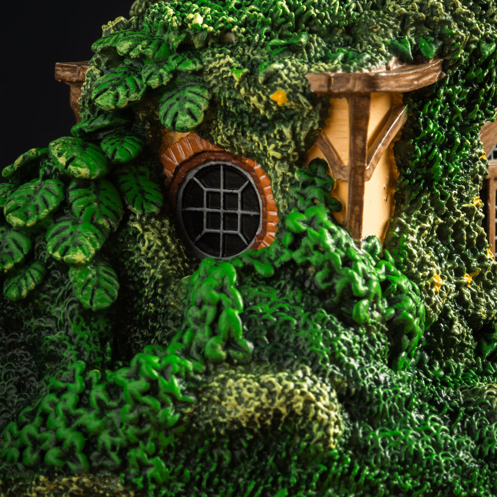 Zdjęcie produktu Władca Pierścieni - Świecznik na podgrzewacze diorama Nory Hobbita (Shire)