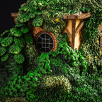 Zdjęcie produktu Władca Pierścieni - Świecznik na podgrzewacze diorama Nory Hobbita (Shire)