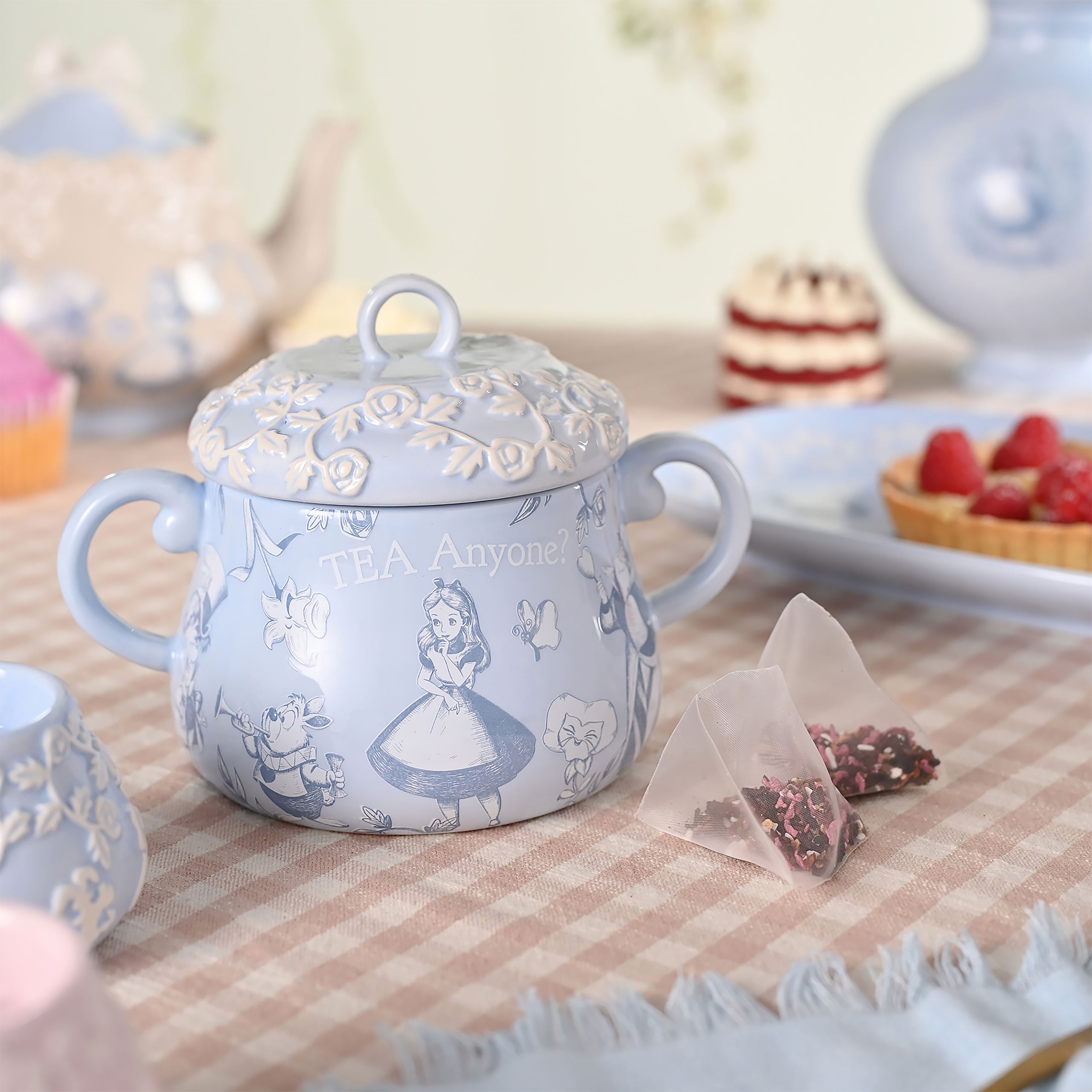 Zdjęcie produktu Alicja w Krainie Czarów - Tea Anyone pojemnik na ciastka z reliefem