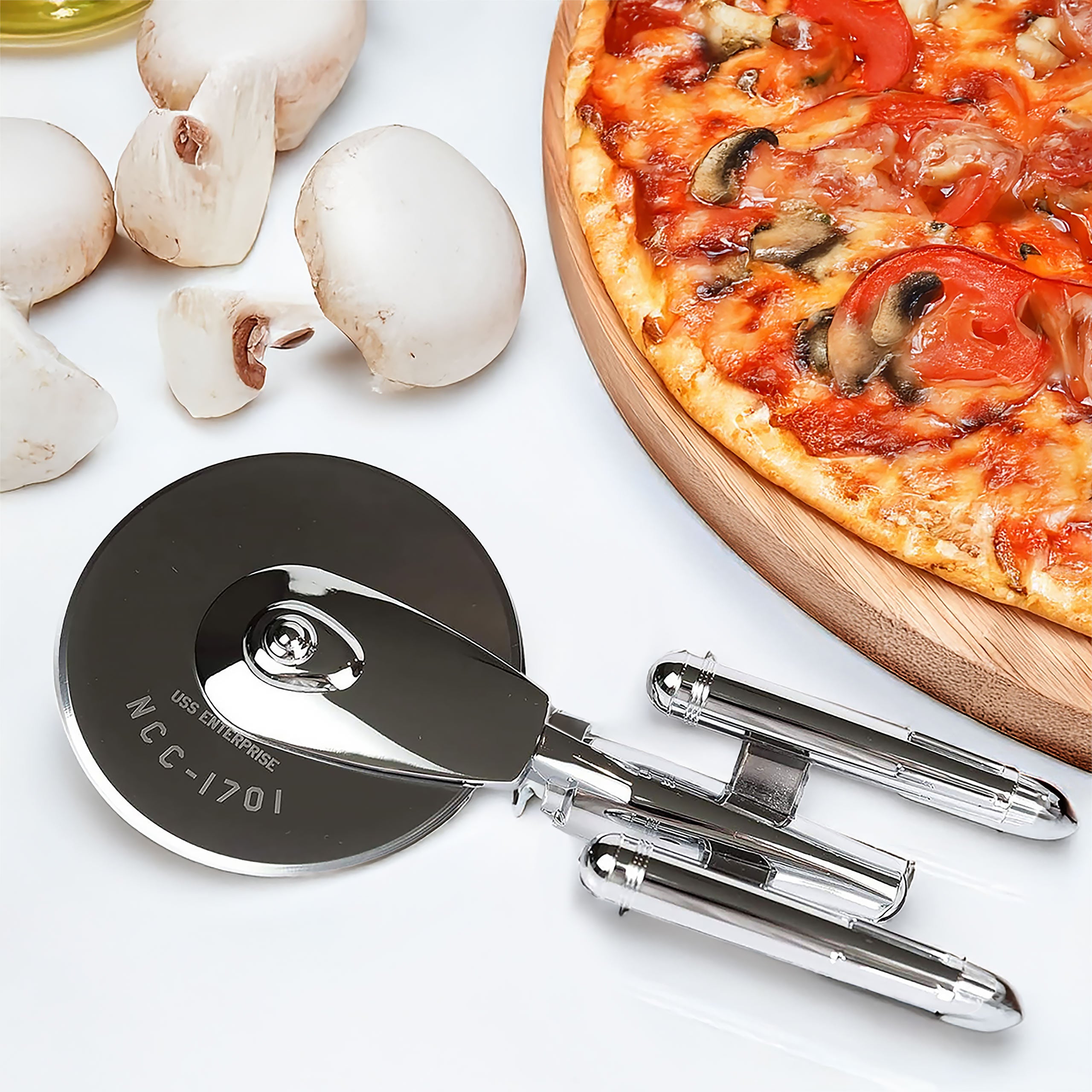 Product image Star Trek - USS Enterprise NCC-1701 Pizza Cutter