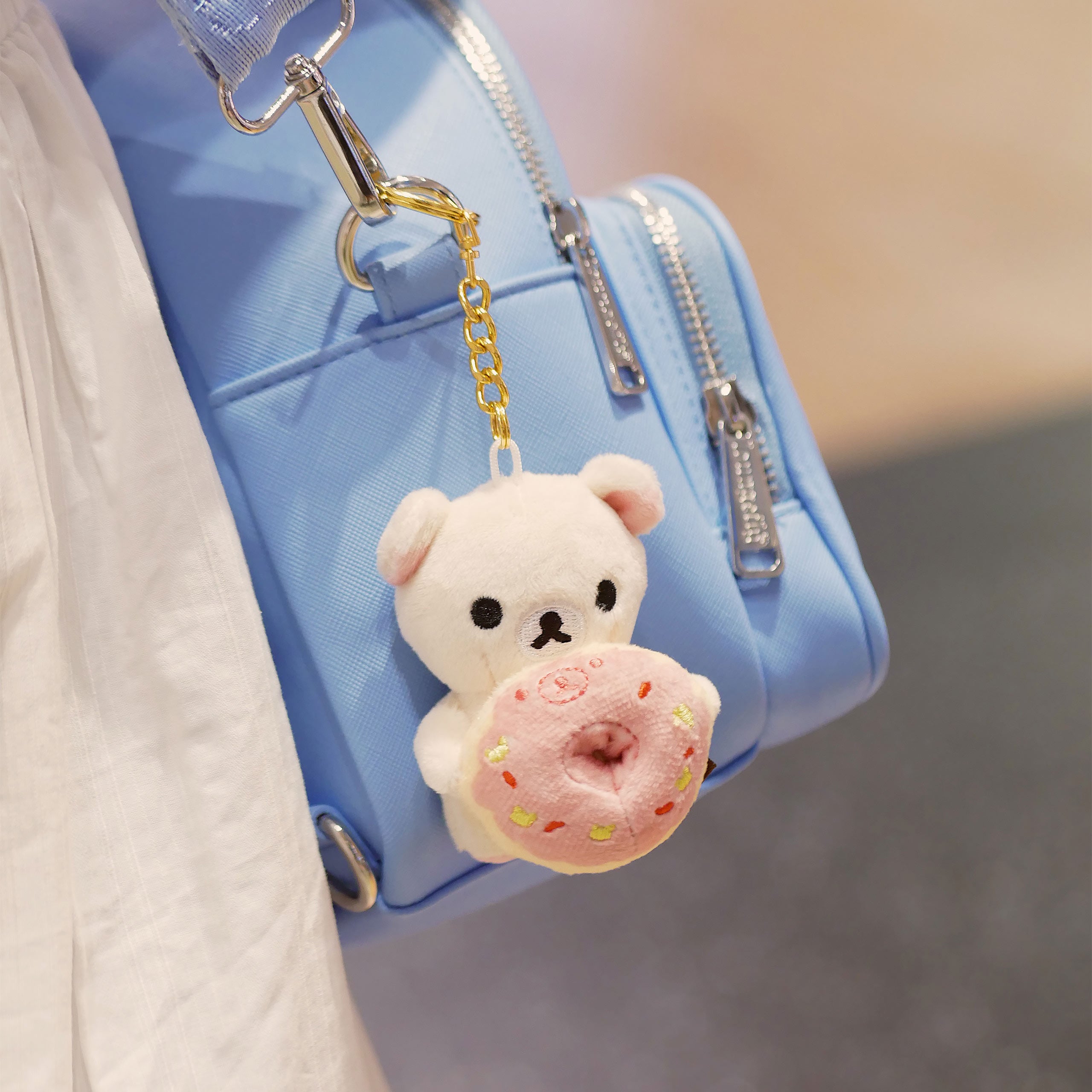 Zdjęcie produktu Rilakkuma - Tajemniczy pluszowy brelok Deli