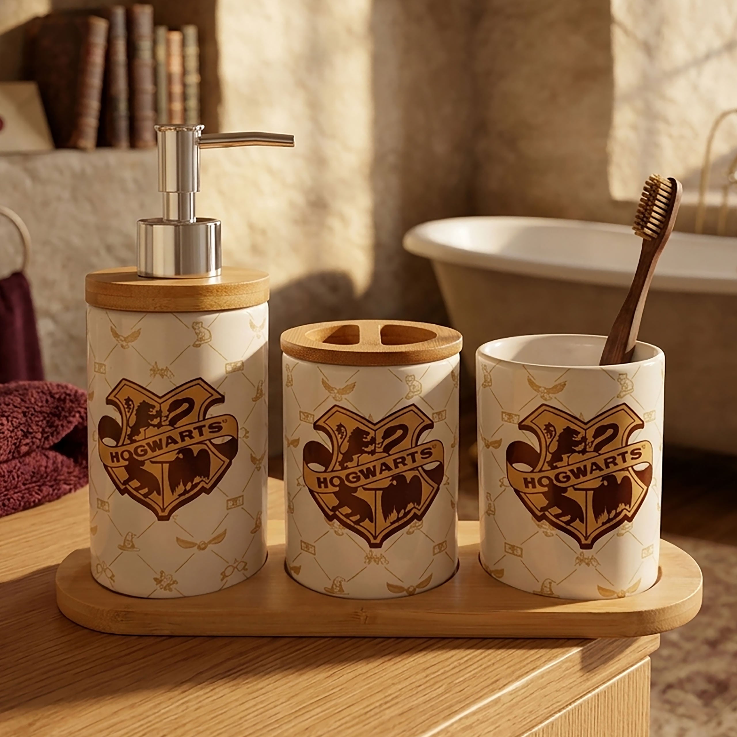 Product image Harry Potter - Hogwarts Crest 3-Piece Bathroom Set