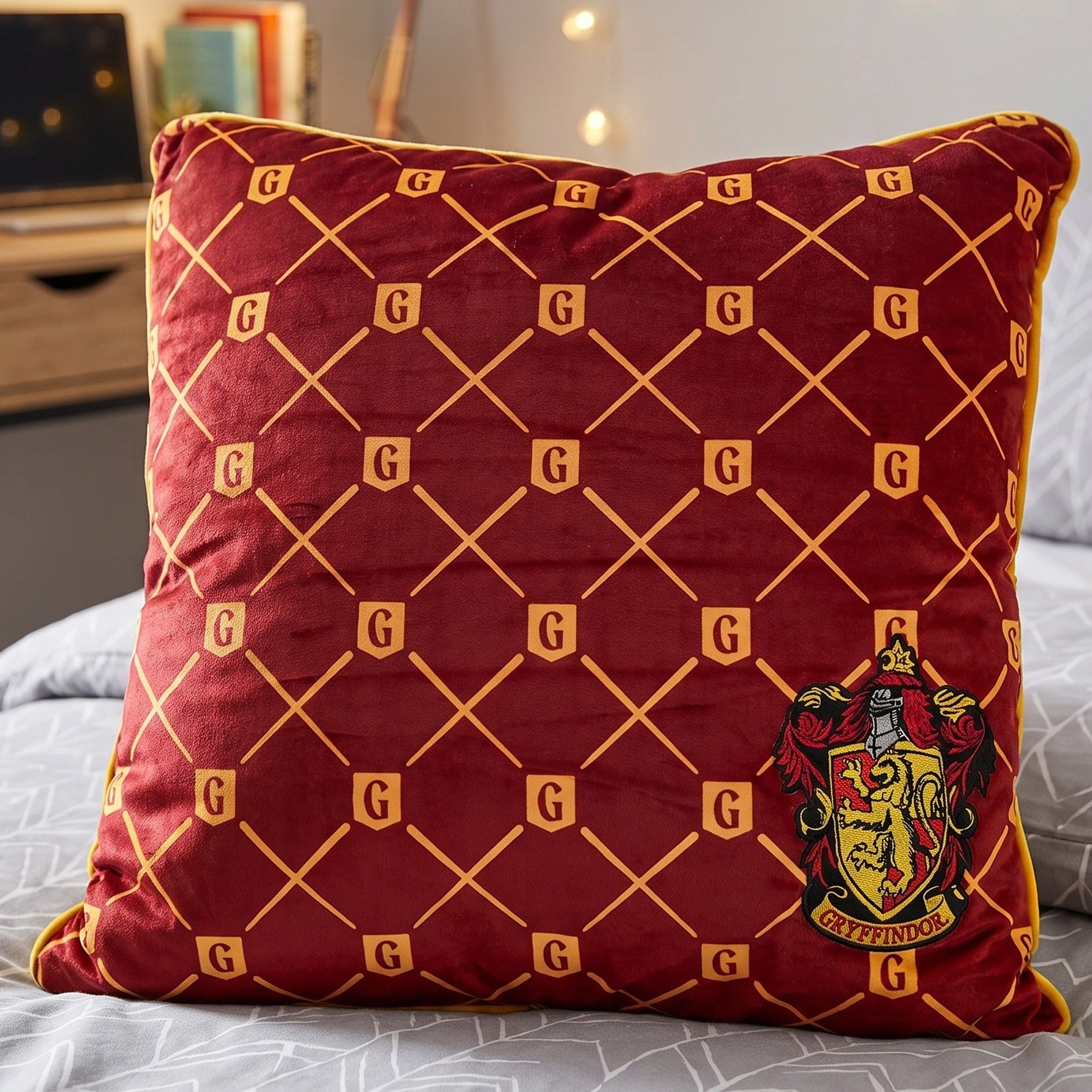 Zdjęcie produktu Harry Potter - Poduszka z herbem Gryffindoru