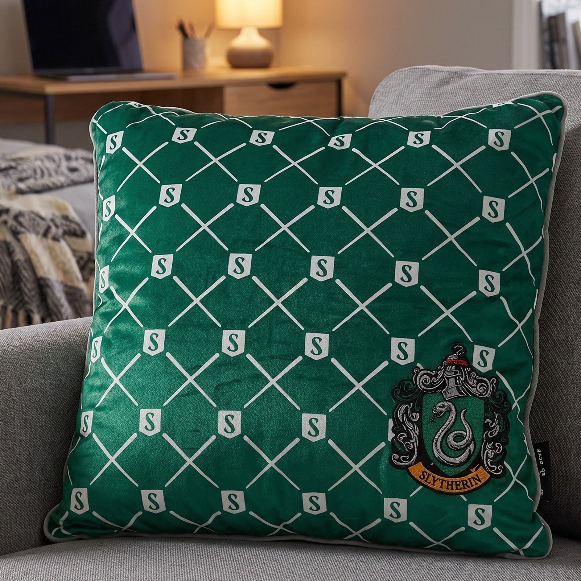 Zdjęcie produktu Harry Potter - Poduszka z logo Slytherinu