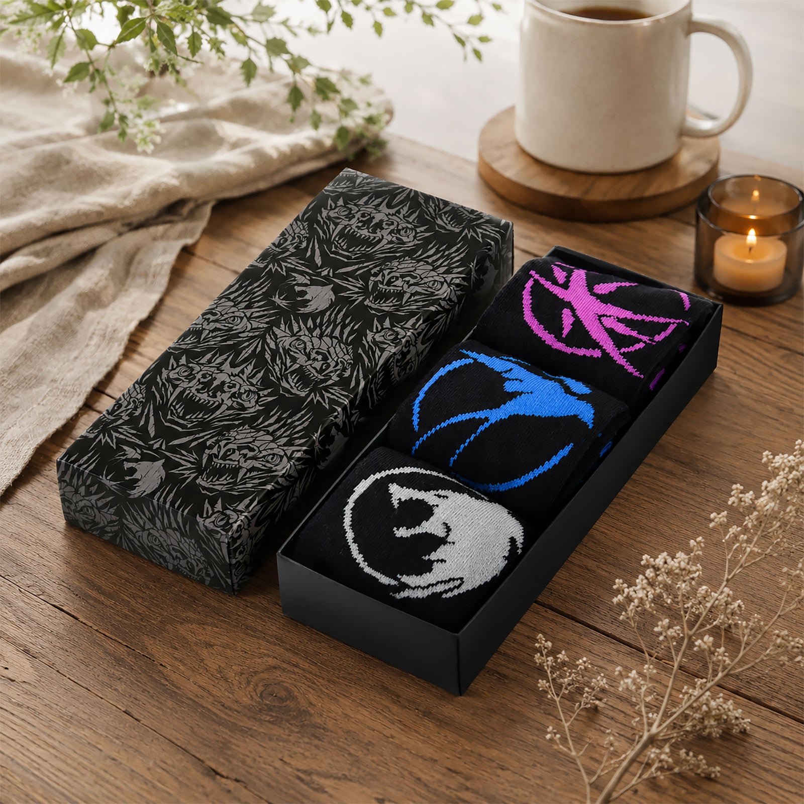 Zdjęcie produktu The Witcher - Zestaw 3 par skarpetek Symbols w pudełku prezentowym