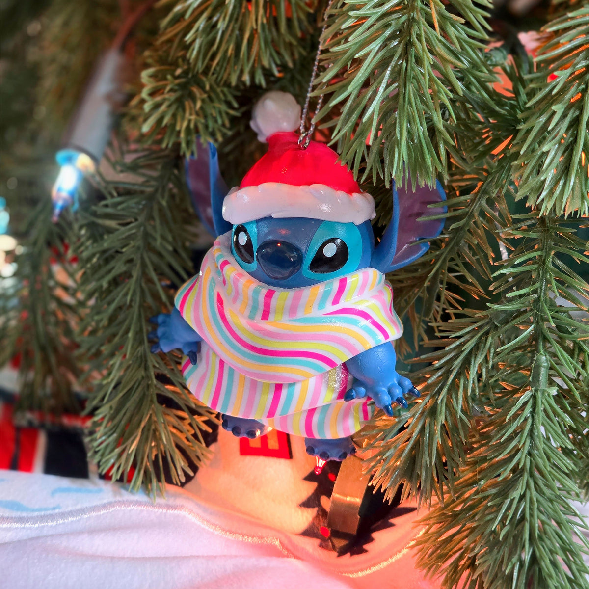 Zdjęcie produktu Ozdoba na choinkę Stitch z szalikiem - Lilo & Stitch