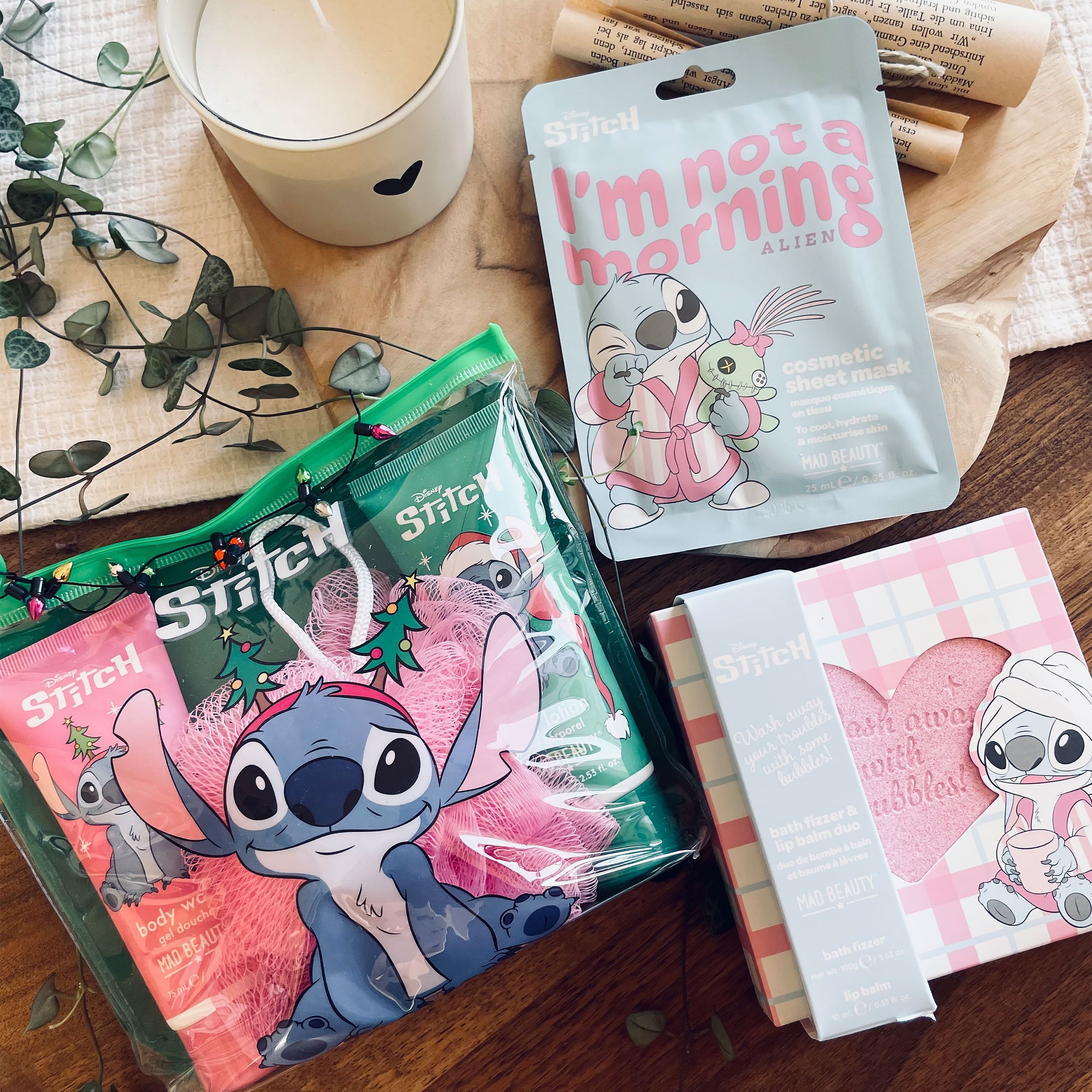 Zdjęcie produktu Zestaw kosmetyczny Stitch: balsam do ust i musująca kula do kąpieli - Lilo & Stitch