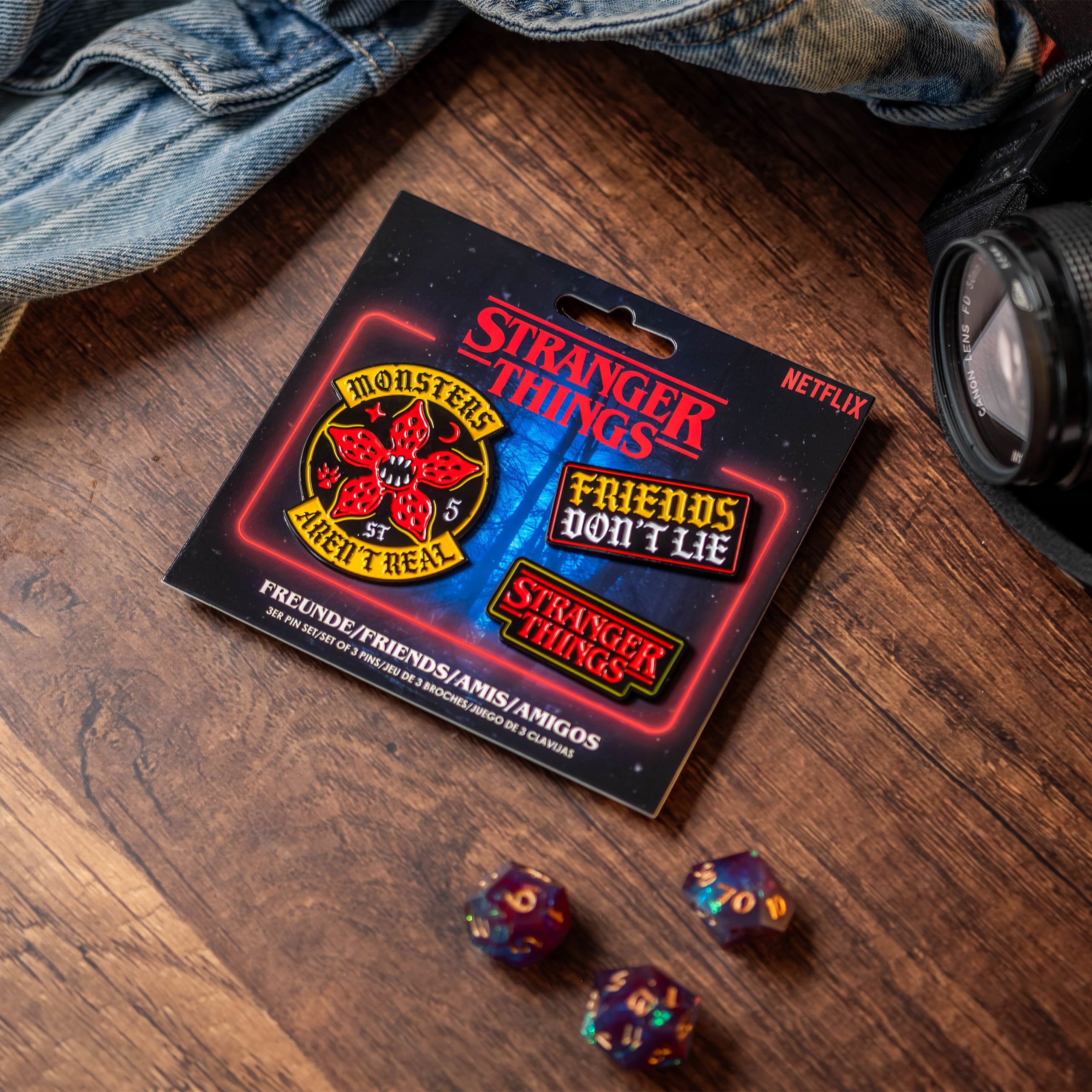 Zdjęcie produktu Stranger Things - Friends Pins zestaw 3 przypinek