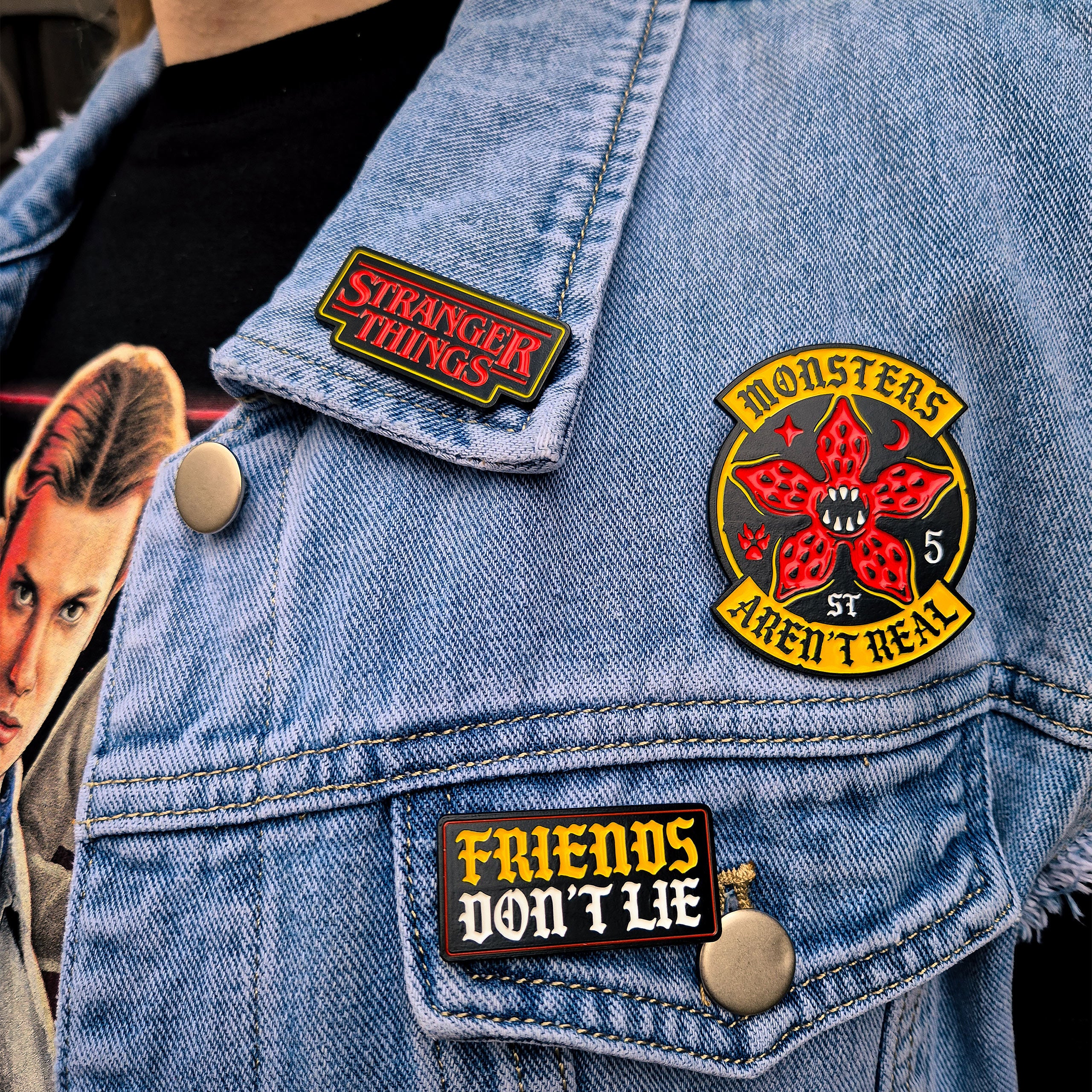 Zdjęcie produktu Stranger Things - Friends Pins zestaw 3 przypinek