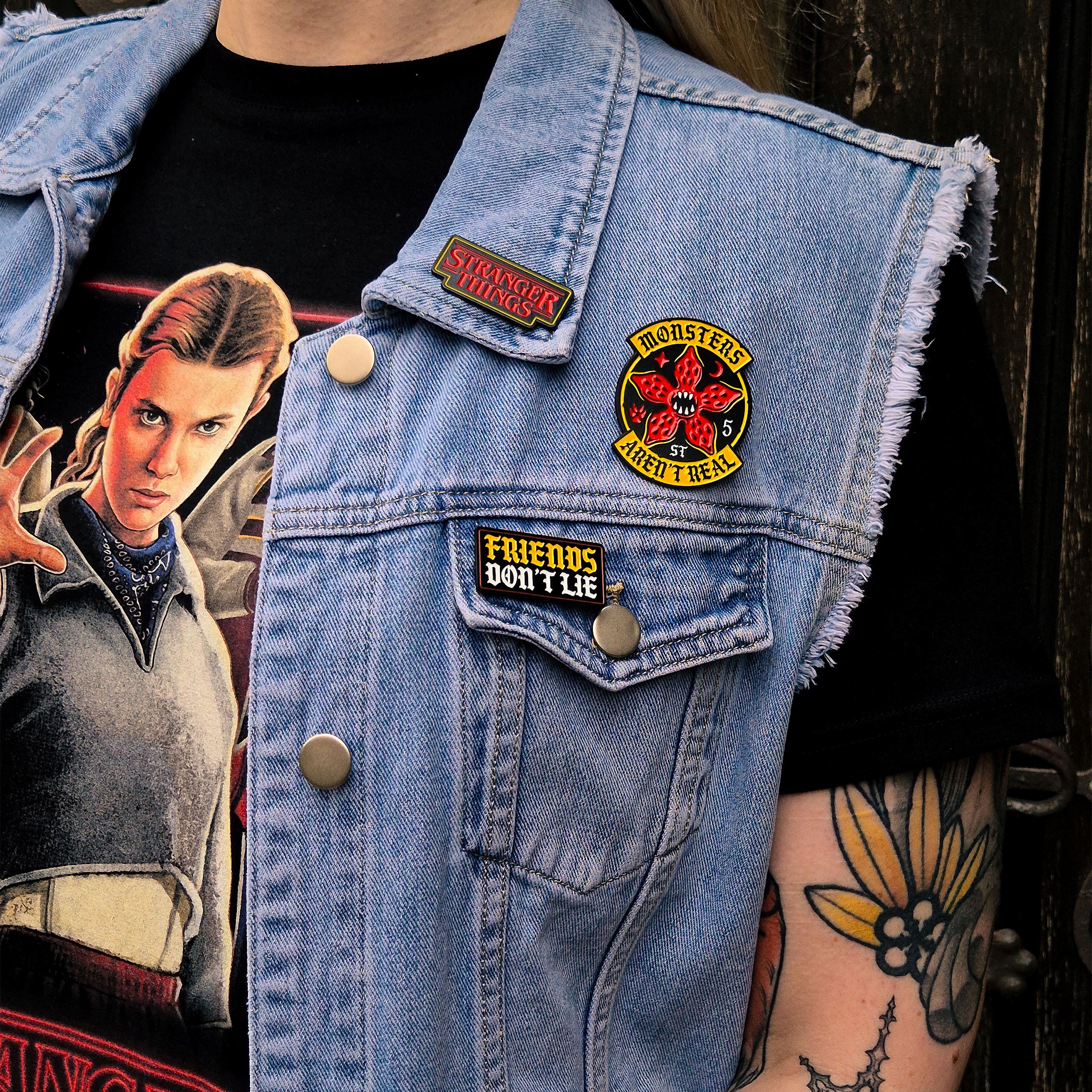 Zdjęcie produktu Stranger Things - Friends Pins zestaw 3 przypinek