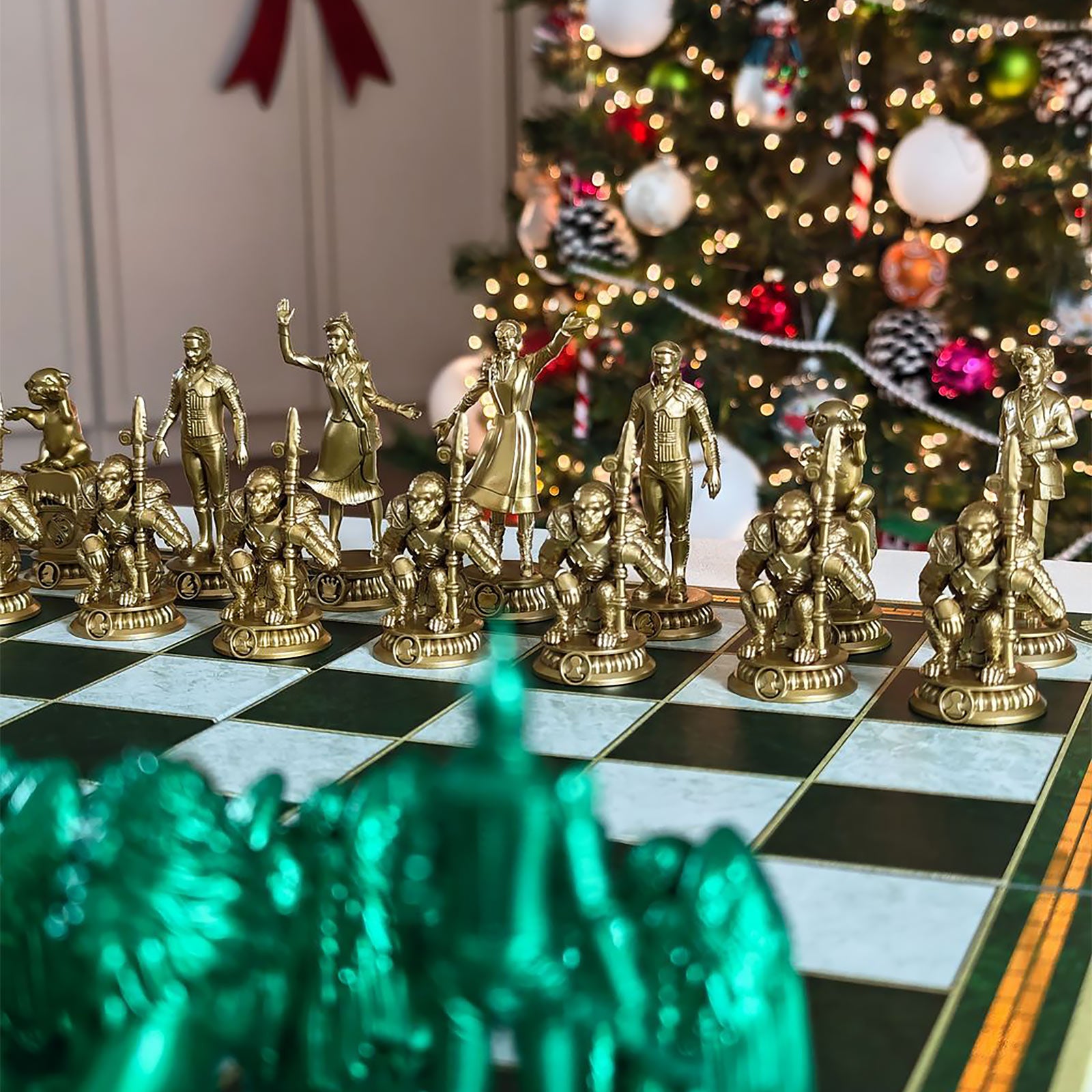 Product image Wicked - Shiz vs. Emerald City Chess Set