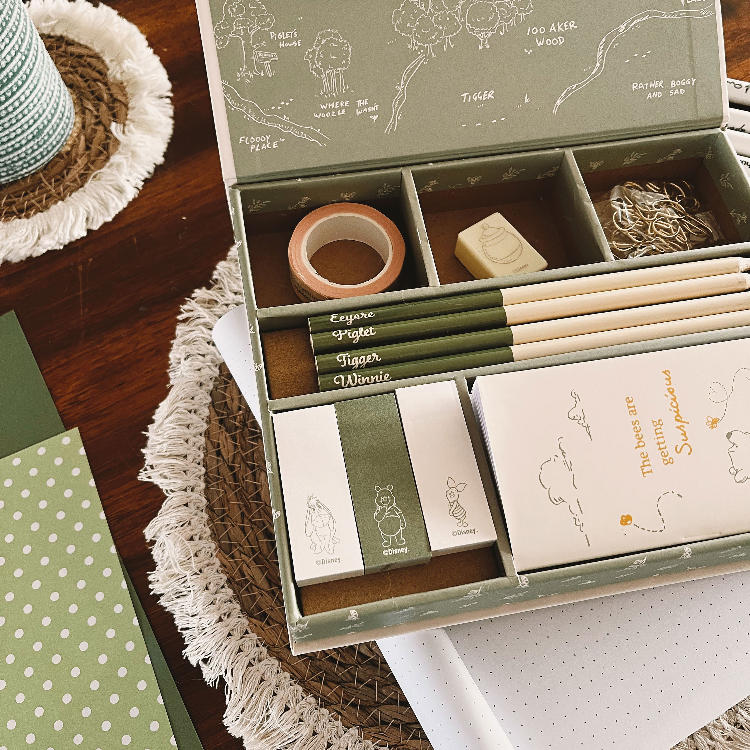 Product image Winnie the Pooh - Friends Stationery Set