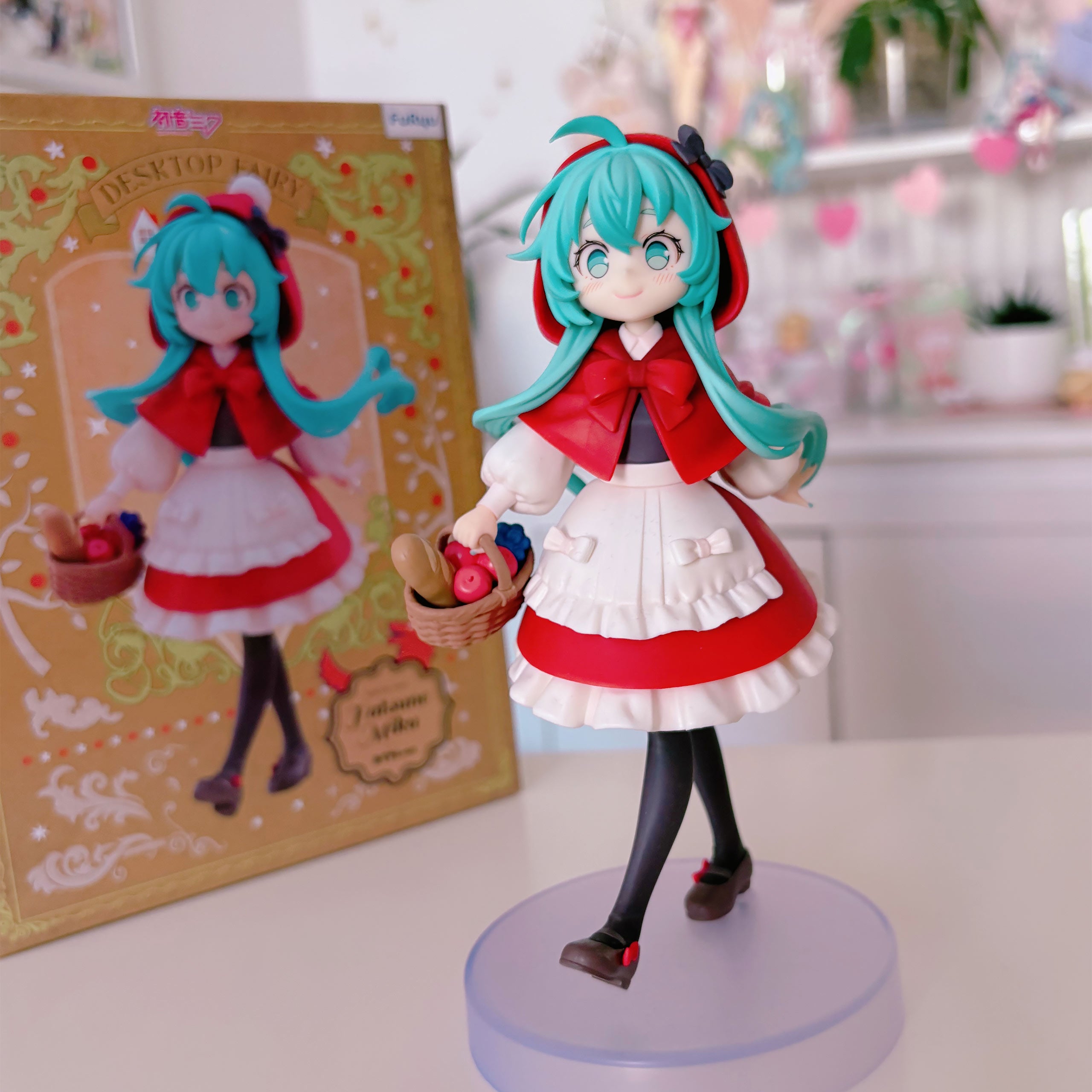 Product image Hatsune Miku – Little Red Riding Hood Desktop Figure