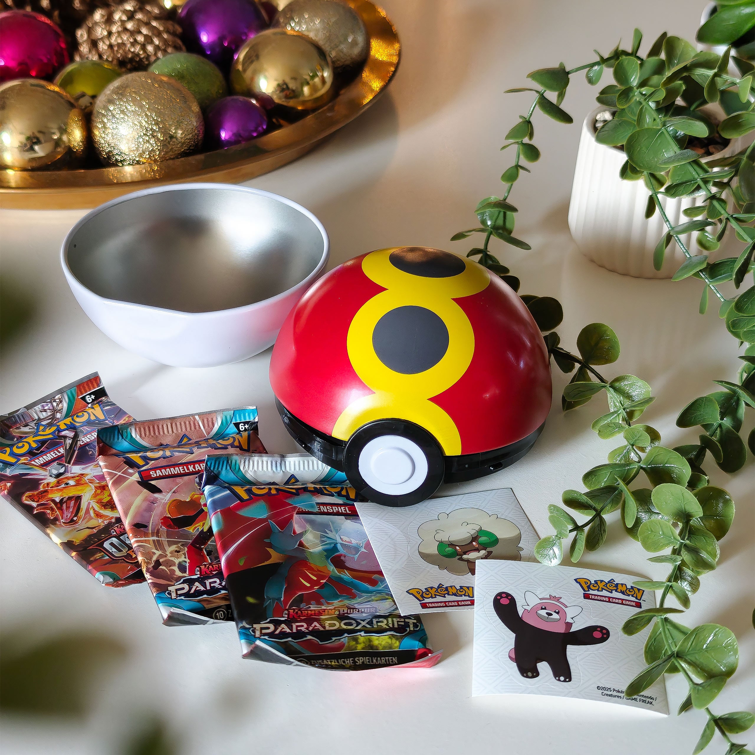 Zdjęcie produktu Pokemon - Mystery Poké Ball Cards Tin Box Jesień 2025