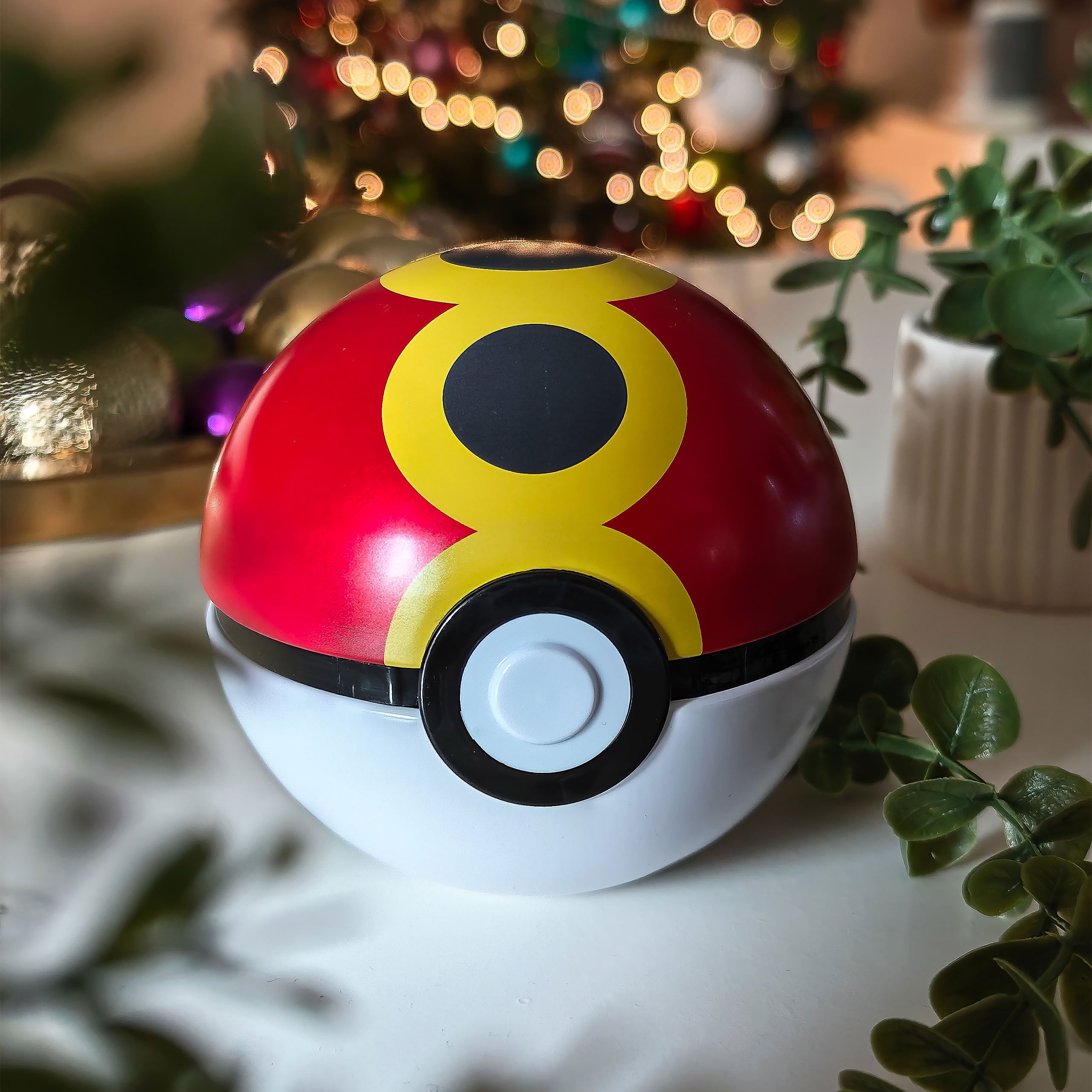 Zdjęcie produktu Pokemon - Mystery Poké Ball Cards Tin Box Jesień 2025