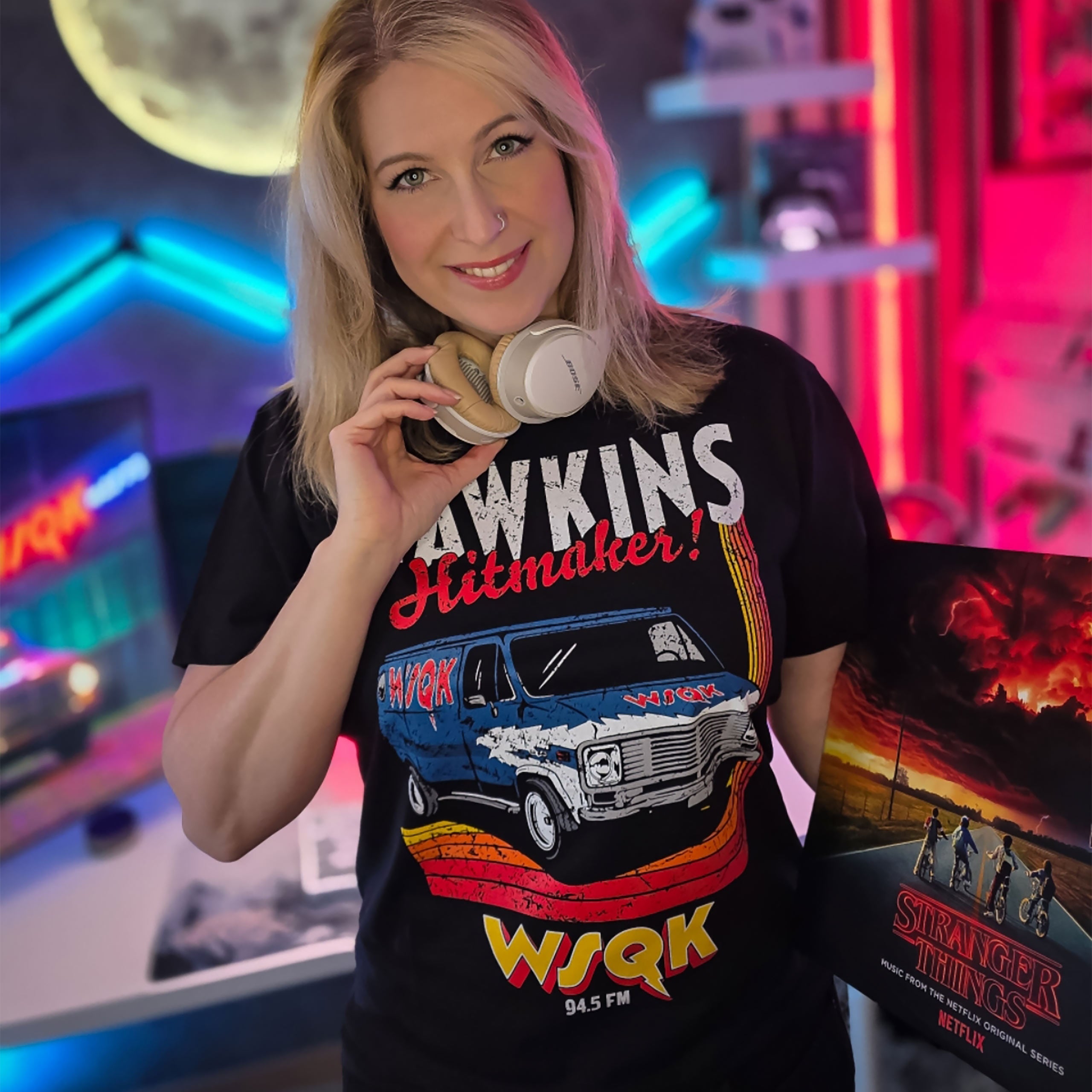 Zdjęcie produktu Stranger Things - T-shirt WSQK Hawkins Hitmaker