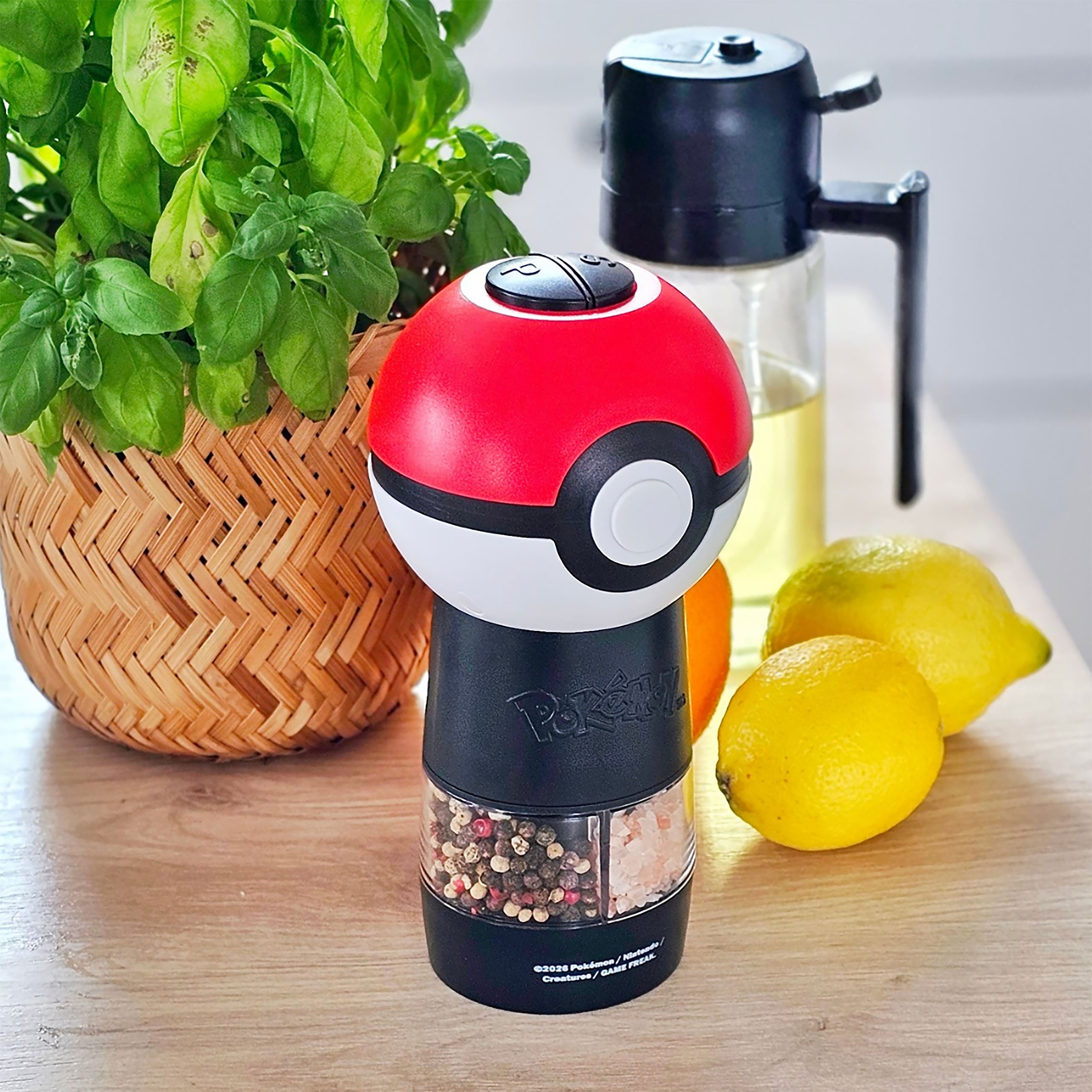 Product image Pokémon - Poké Ball Electric Salt & Pepper Mill