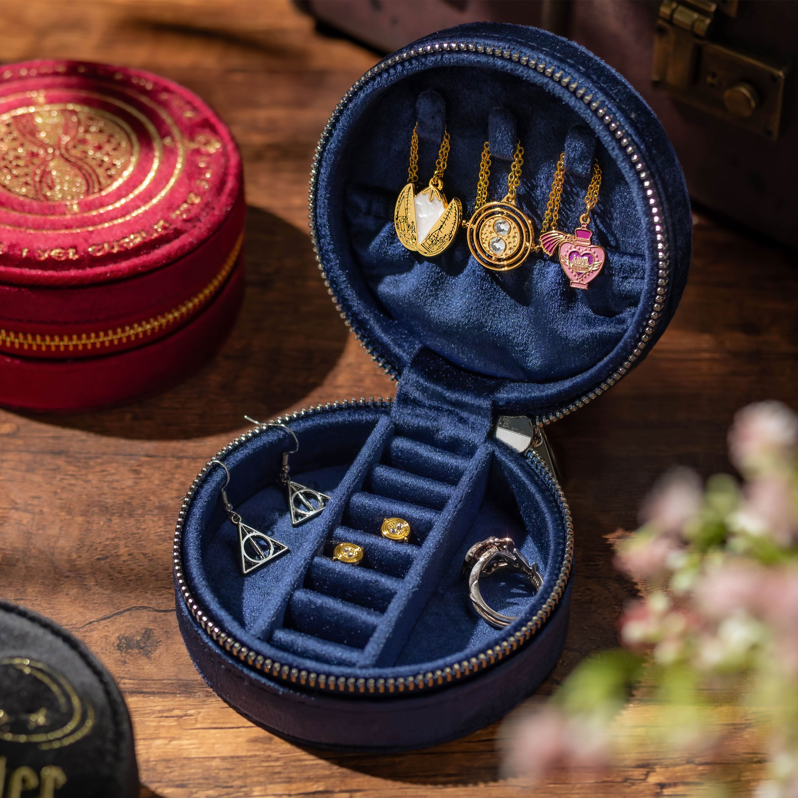 Zdjęcie produktu Harry Potter - Pluszowe pudełko na biżuterię Insygnia Śmierci