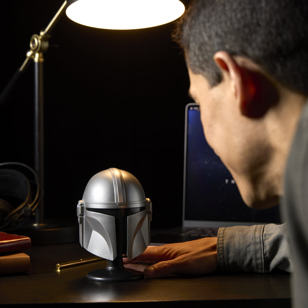 Zdjęcie produktu Star Wars – mini replika hełmu Mandalorianina na podstawce