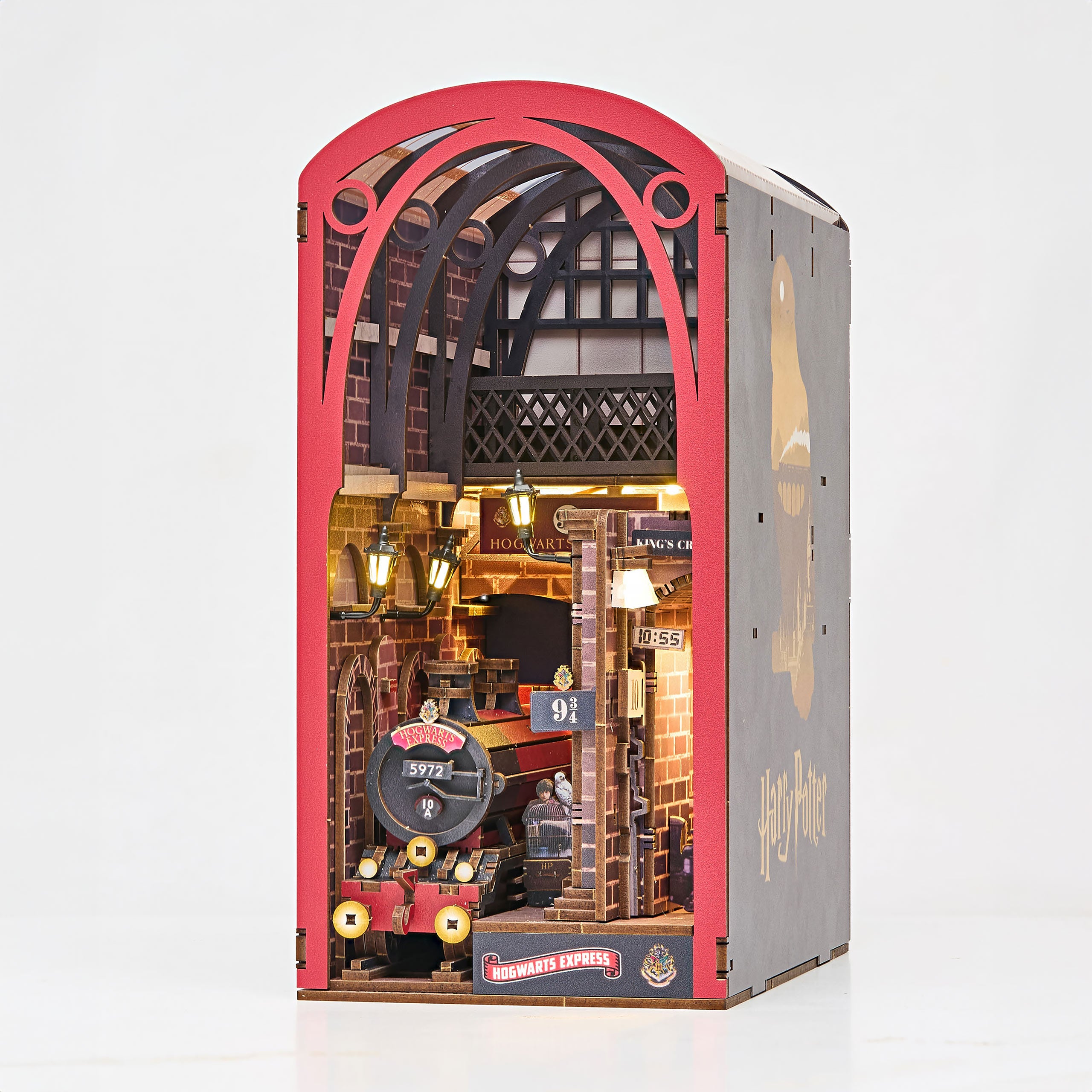 Product image Harry Potter – Hogwarts Express Book Nook Model Kit Wood