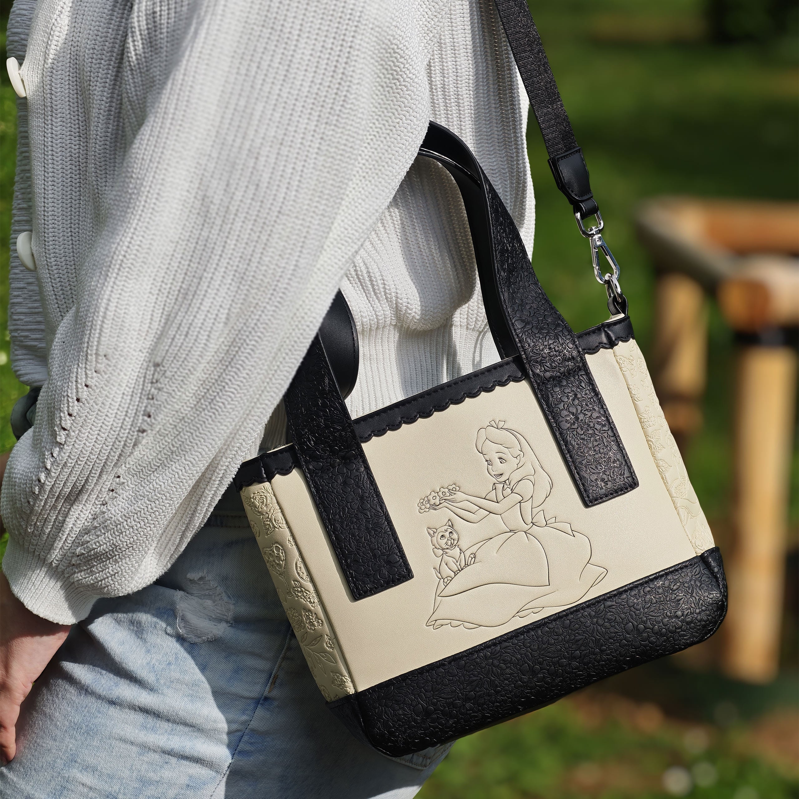 Zdjęcie produktu Alicja w Krainie Czarów - Kwiatowa mini torebka crossbody