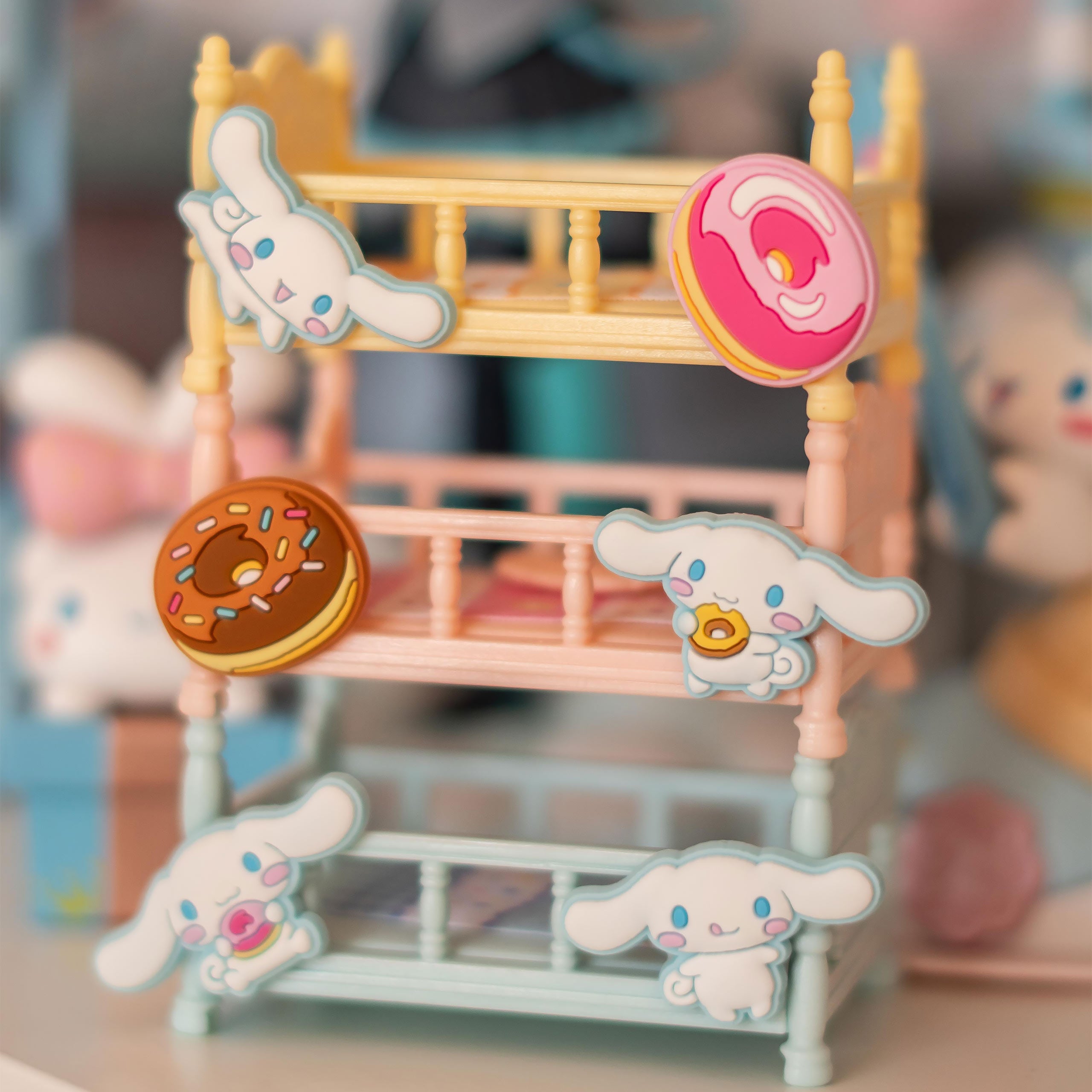 Zdjęcie produktu Hello Kitty & Friends - zestaw 6 przypinek Cinnamoroll