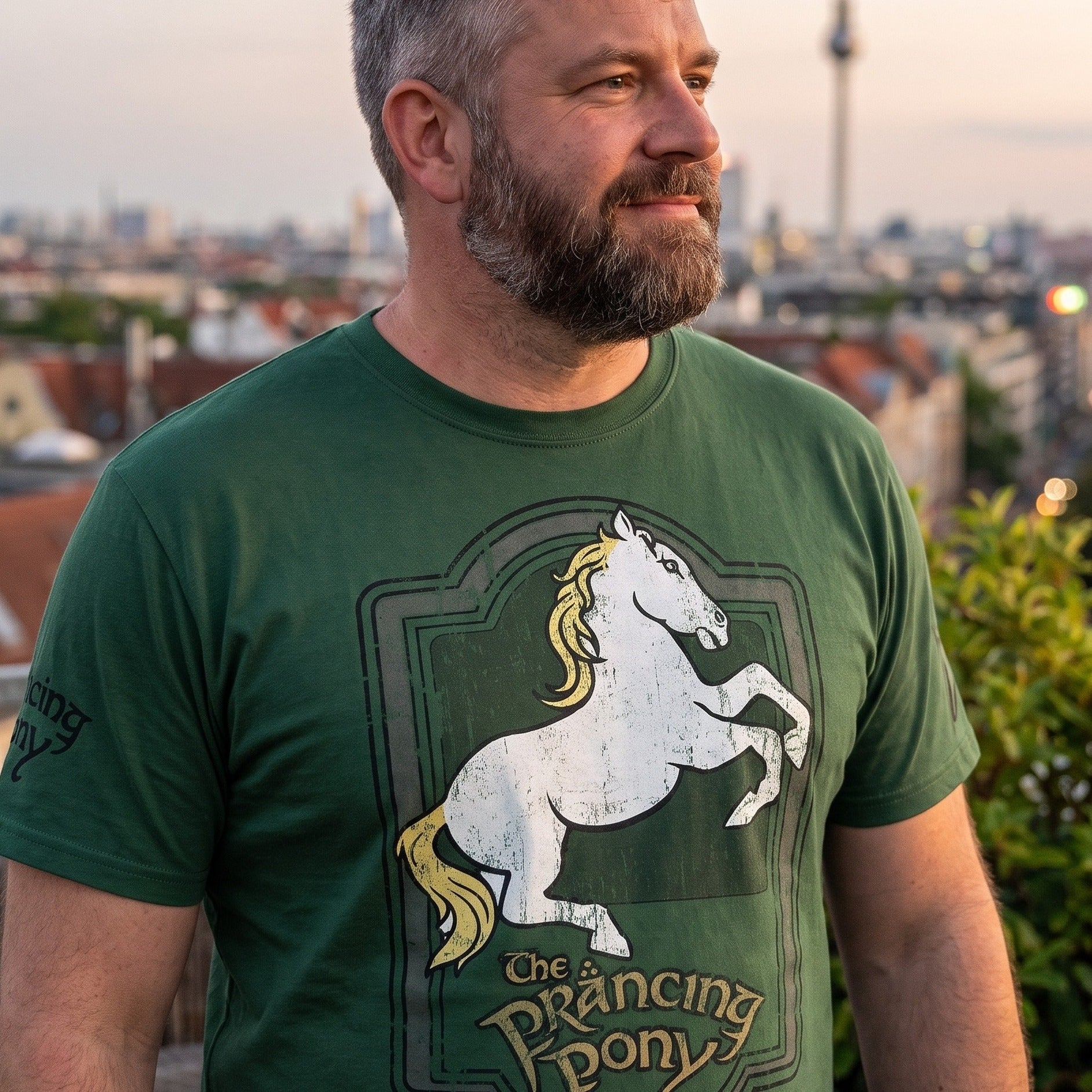 Zdjęcie produktu Władca Pierścieni – zielona koszulka z logo Pod Rozbrykanym Kucykiem