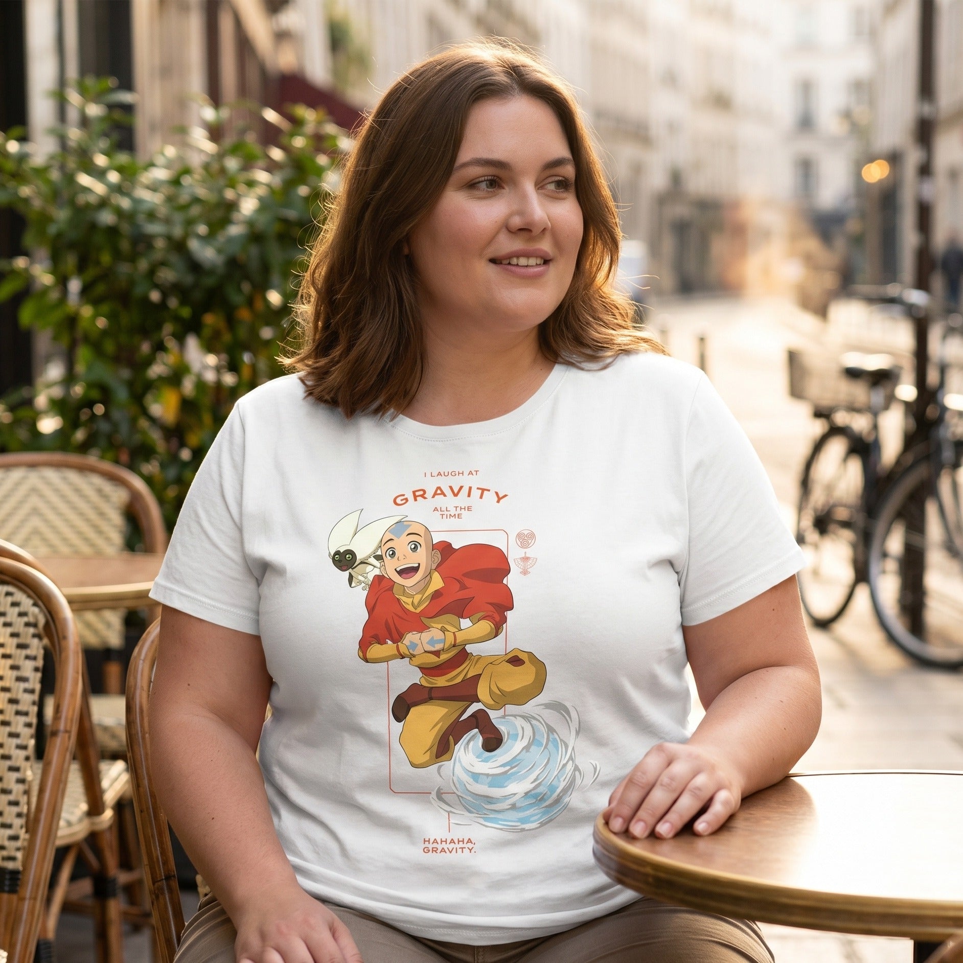 Zdjęcie produktu Avatar – koszulka Aang Laugh at Gravity biała