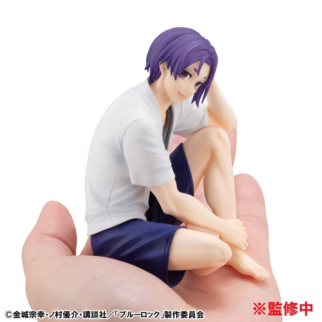 Product image Blue Lock G.E.M. Series PVC Statue Reo Mikage Palm Size 9 cm