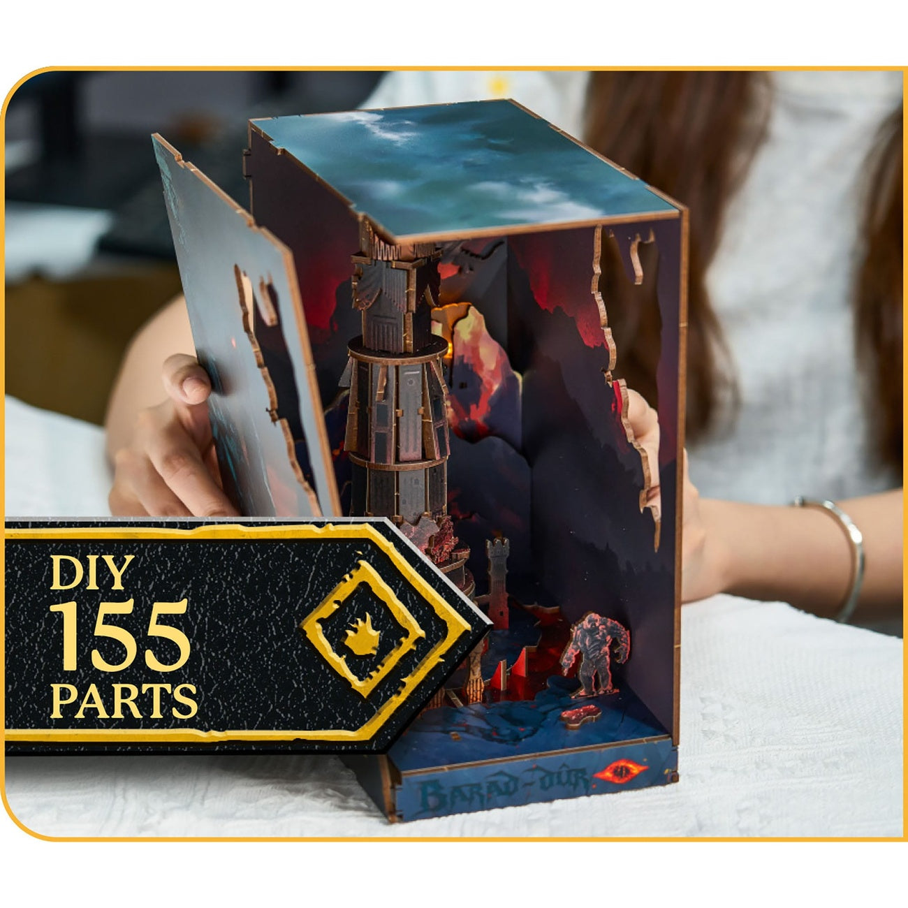 Zdjęcie produktu Władca Pierścieni Tiny Adventures Book Nook mini diorama Barad-dûr 23 cm