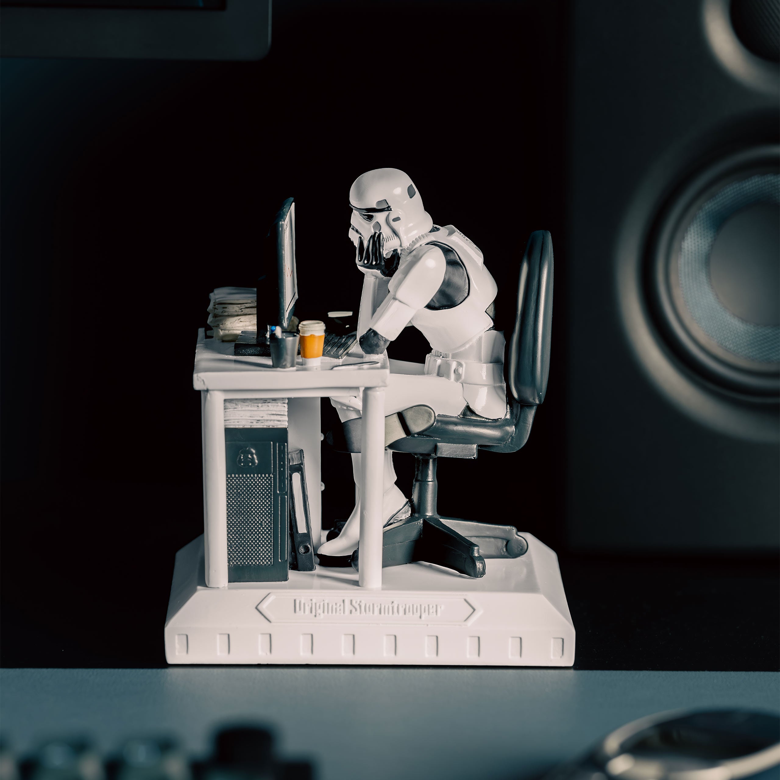 Zdjęcie produktu Original Stormtrooper - Slave to the Wage Diorama