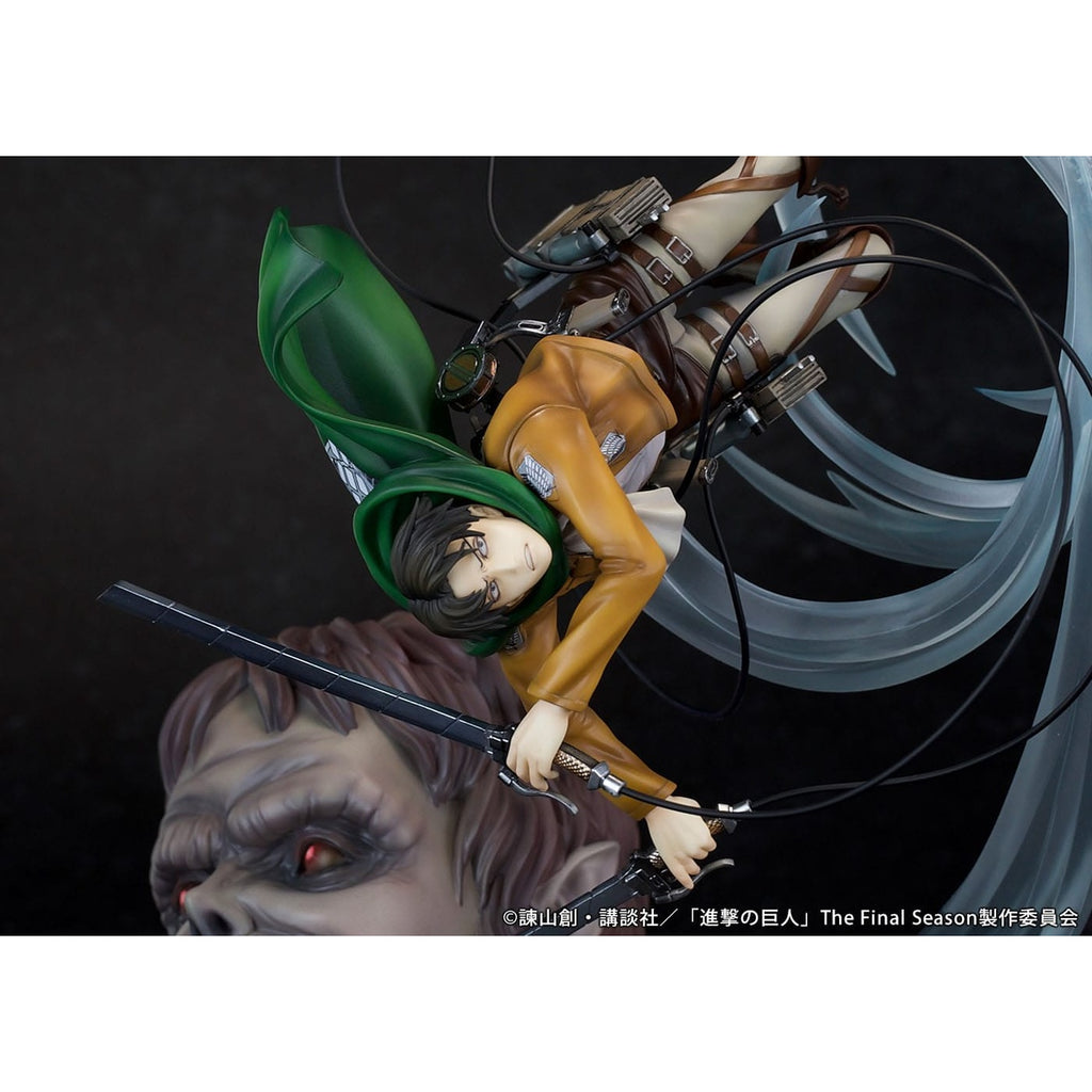 Product image Attack on Titan PVC Statue 1/7 Levi vs Beast Titan Ver. 28 cm