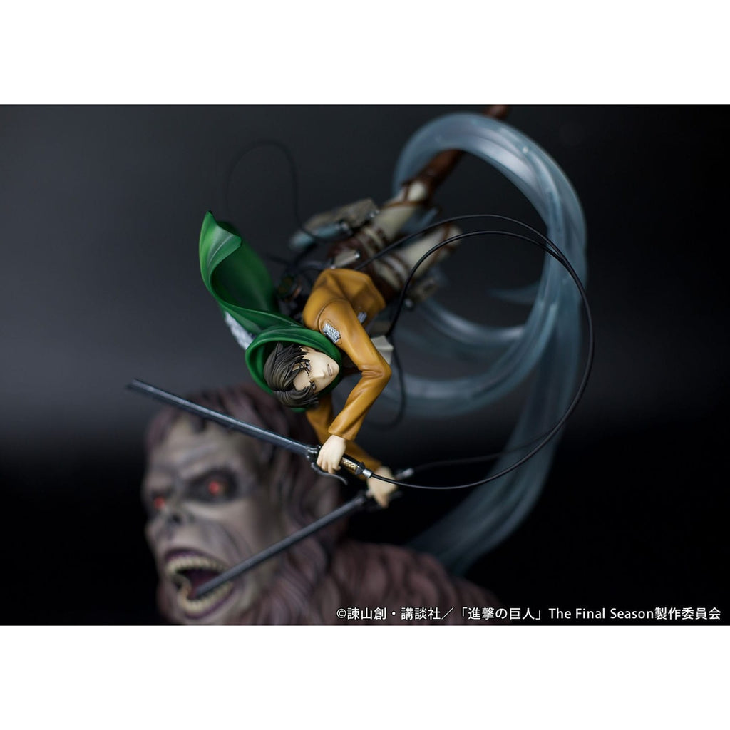 Product image Attack on Titan PVC Statue 1/7 Levi vs Beast Titan Ver. 28 cm